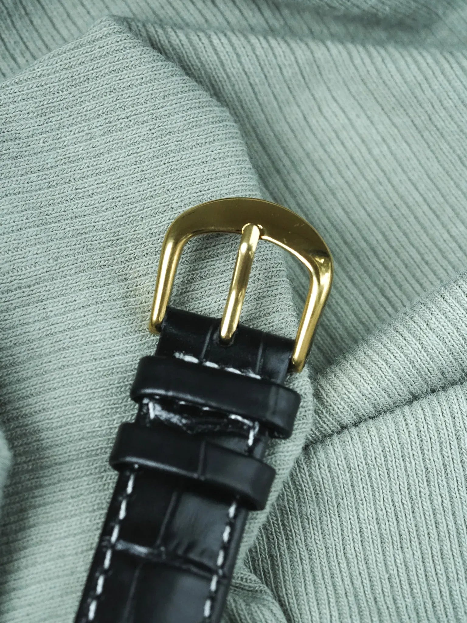 Vintage Longines-Uhr (1980s) - Tonneau Weißes Zifferblatt Tapeziert Gold plattiert 