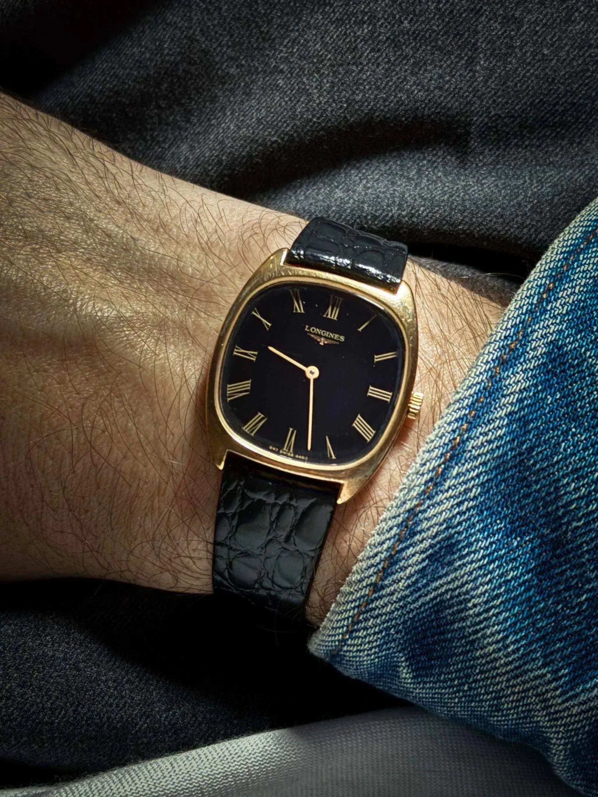 Longines - Tonneau Cadran Noir Or Romain - 1978 - Atelier Victor