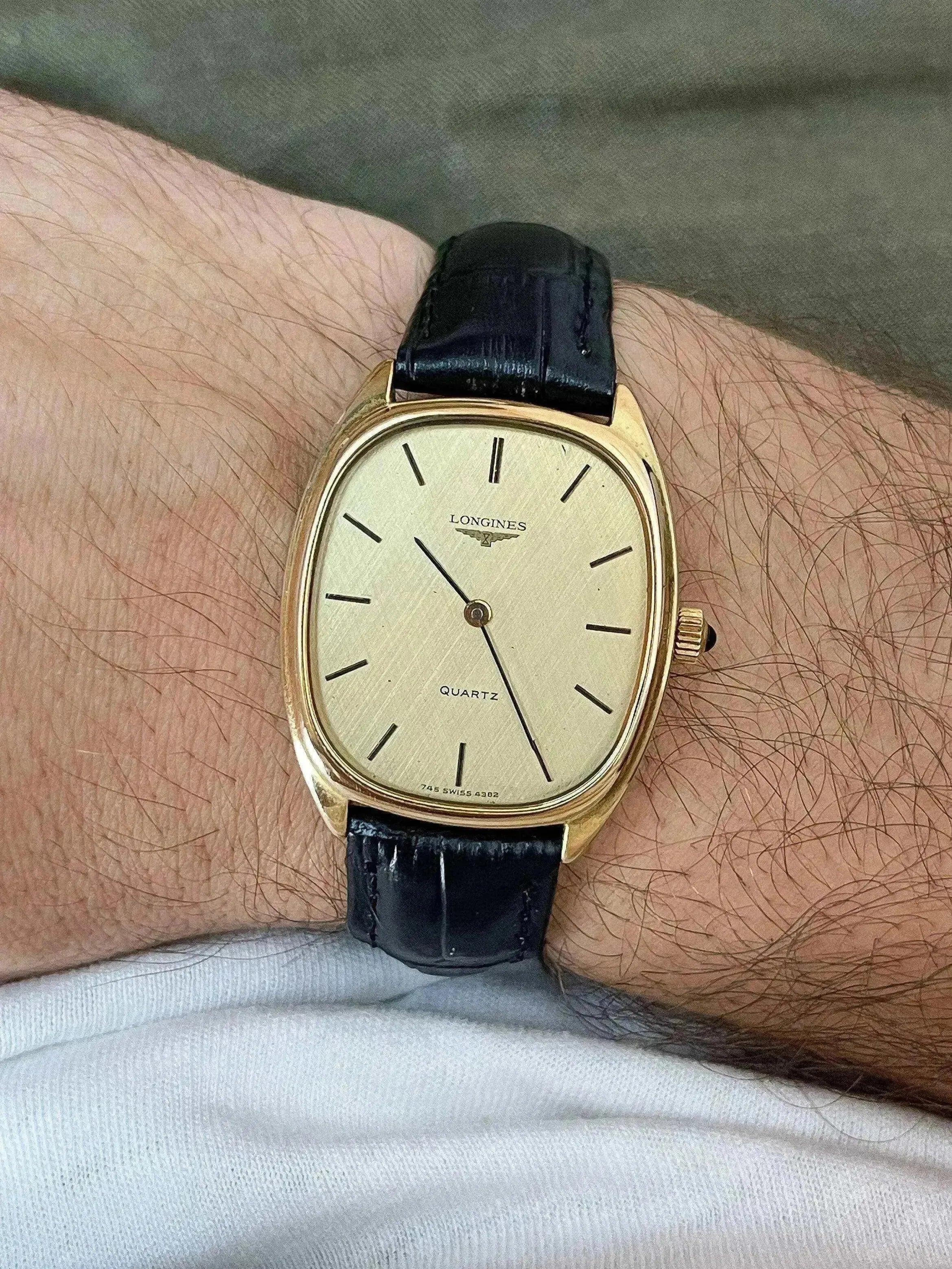 Longines - Tonneau Gold Cabochon - 1979 - Atelier Victor