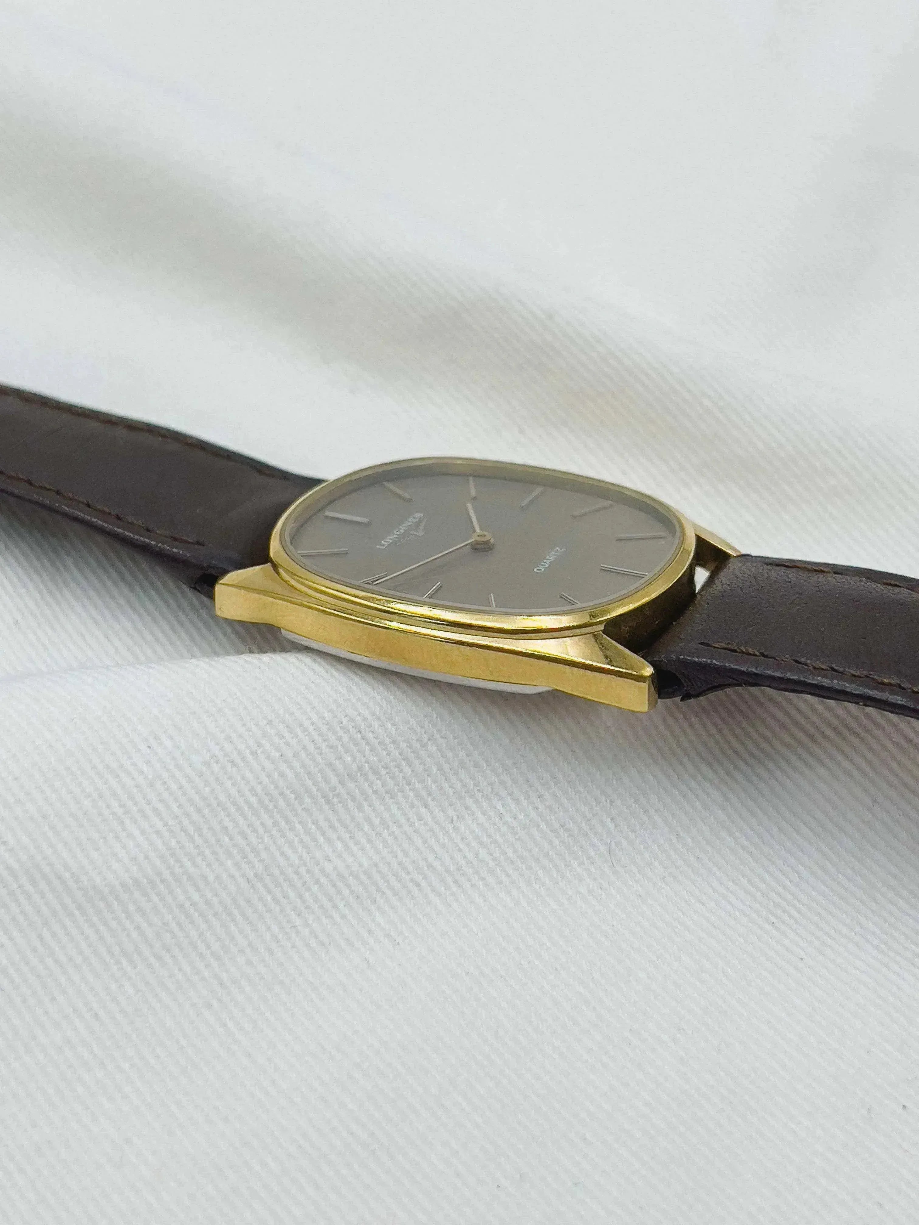 Longines - Tonneau Moka Or - 1979 - Atelier Victor
