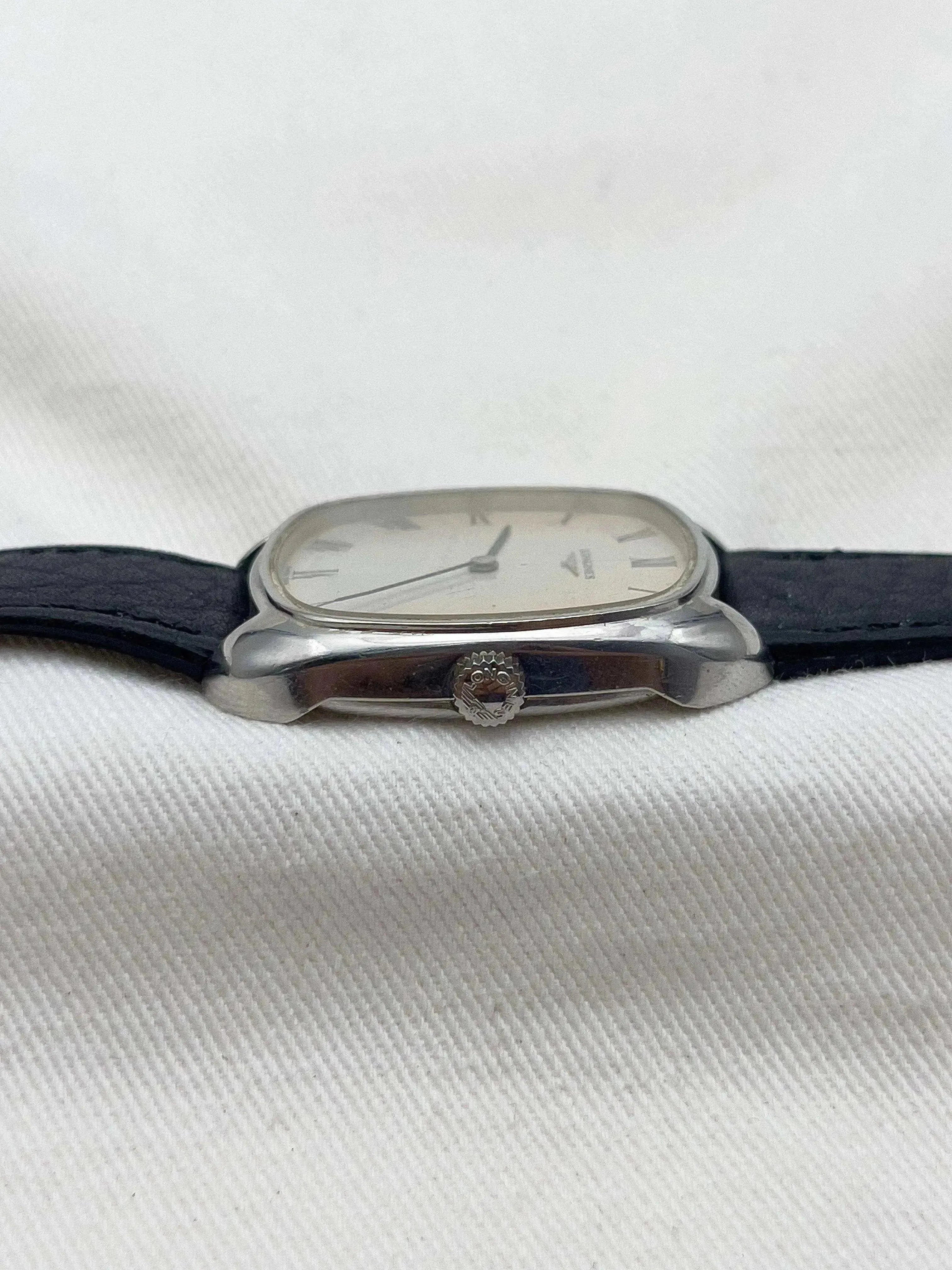 Longines - Tonneau Patiné - 1976 - Atelier Victor - Vintage  Shop