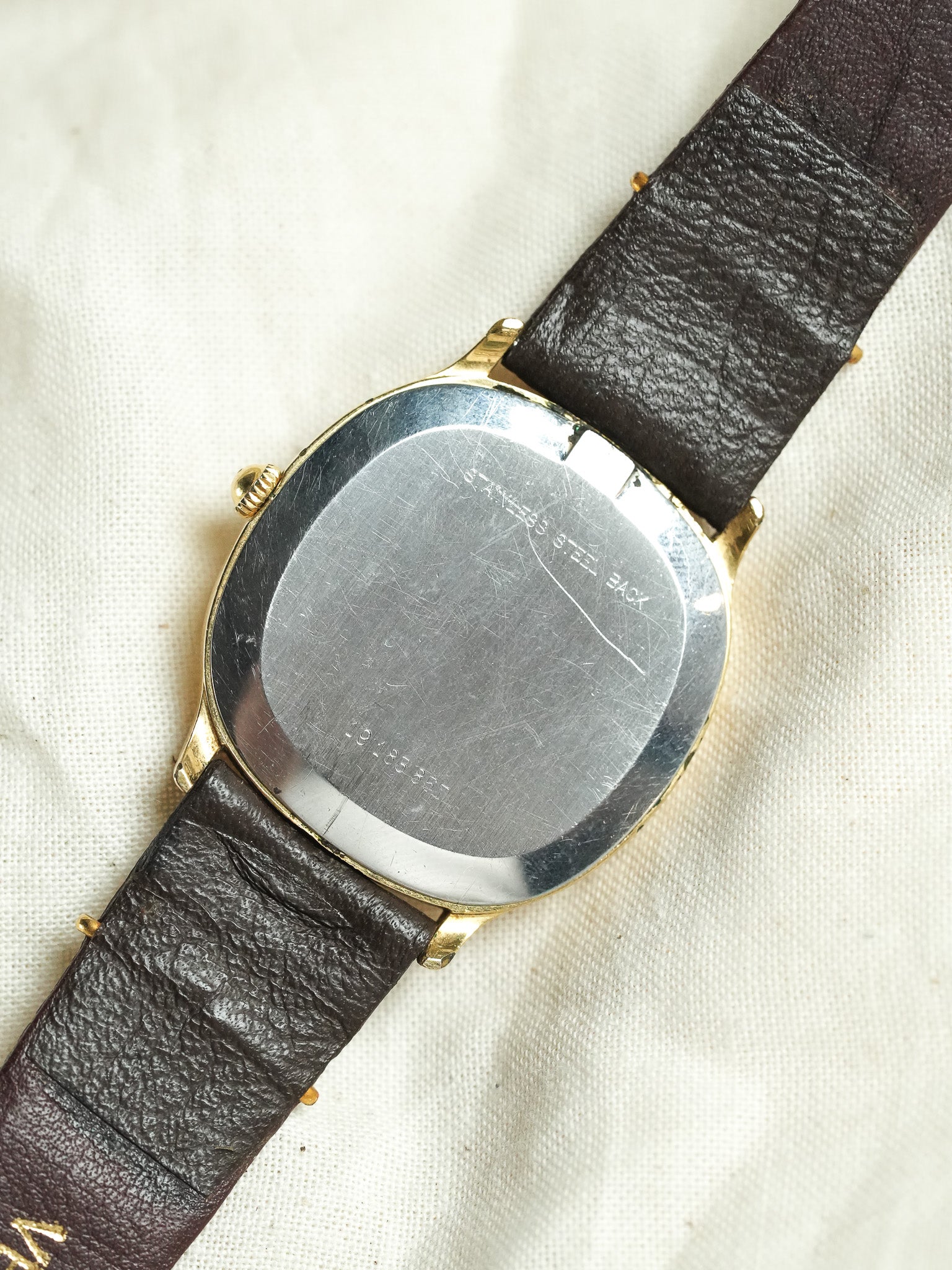 Longines - Tonneau Plaqué Or date Quartz - 1980s - Atelier Victor - Vintage  Shop