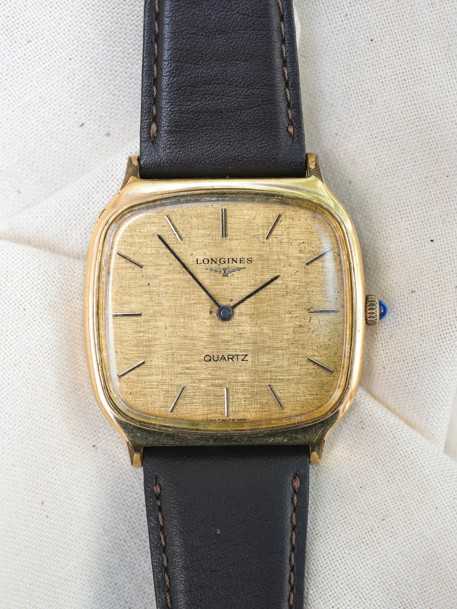 Longines - Tv plaqué or cadran lin cabochon - 1980s - Atelier Victor