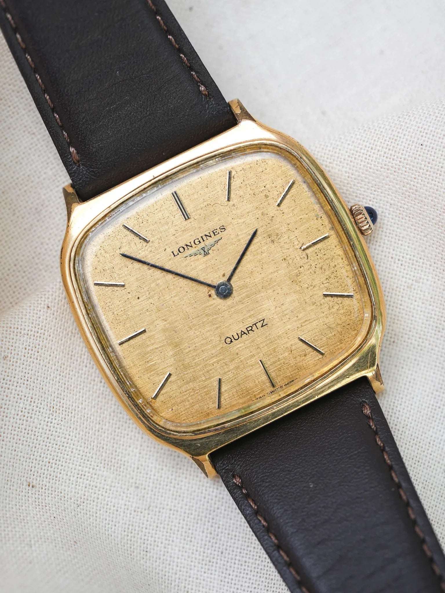 Longines - Tv plaqué or cadran lin cabochon - 1980s - Atelier Victor