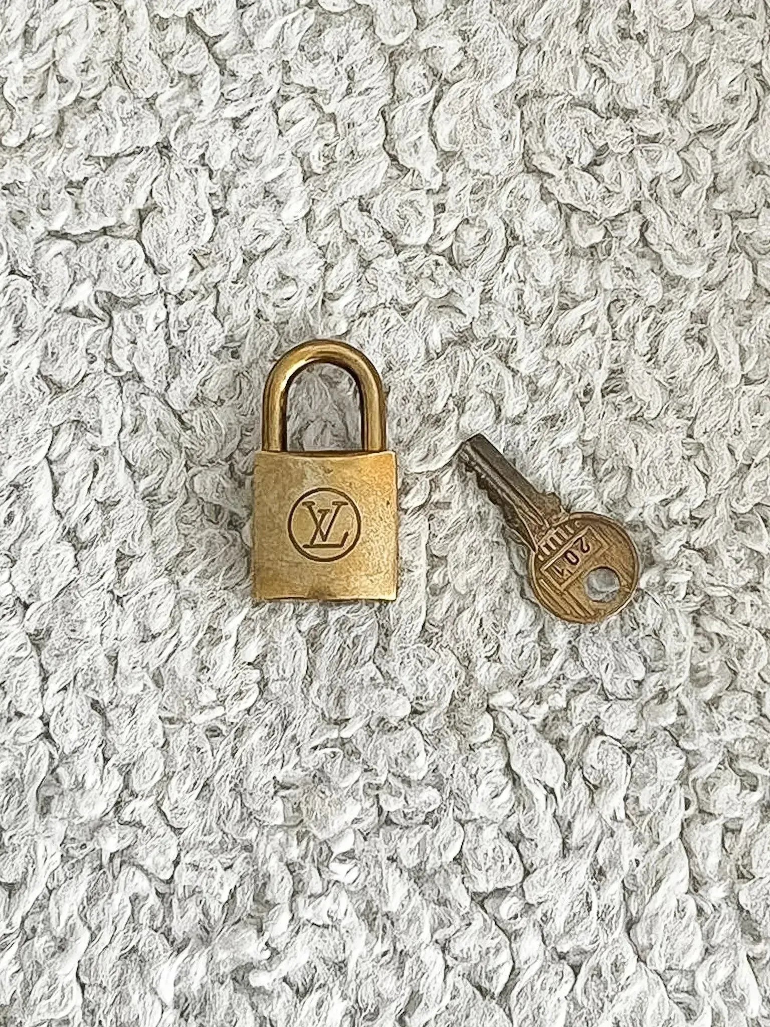 Louis Vuitton - Cadenas à clé vintage numéro 201 - Atelier Victor