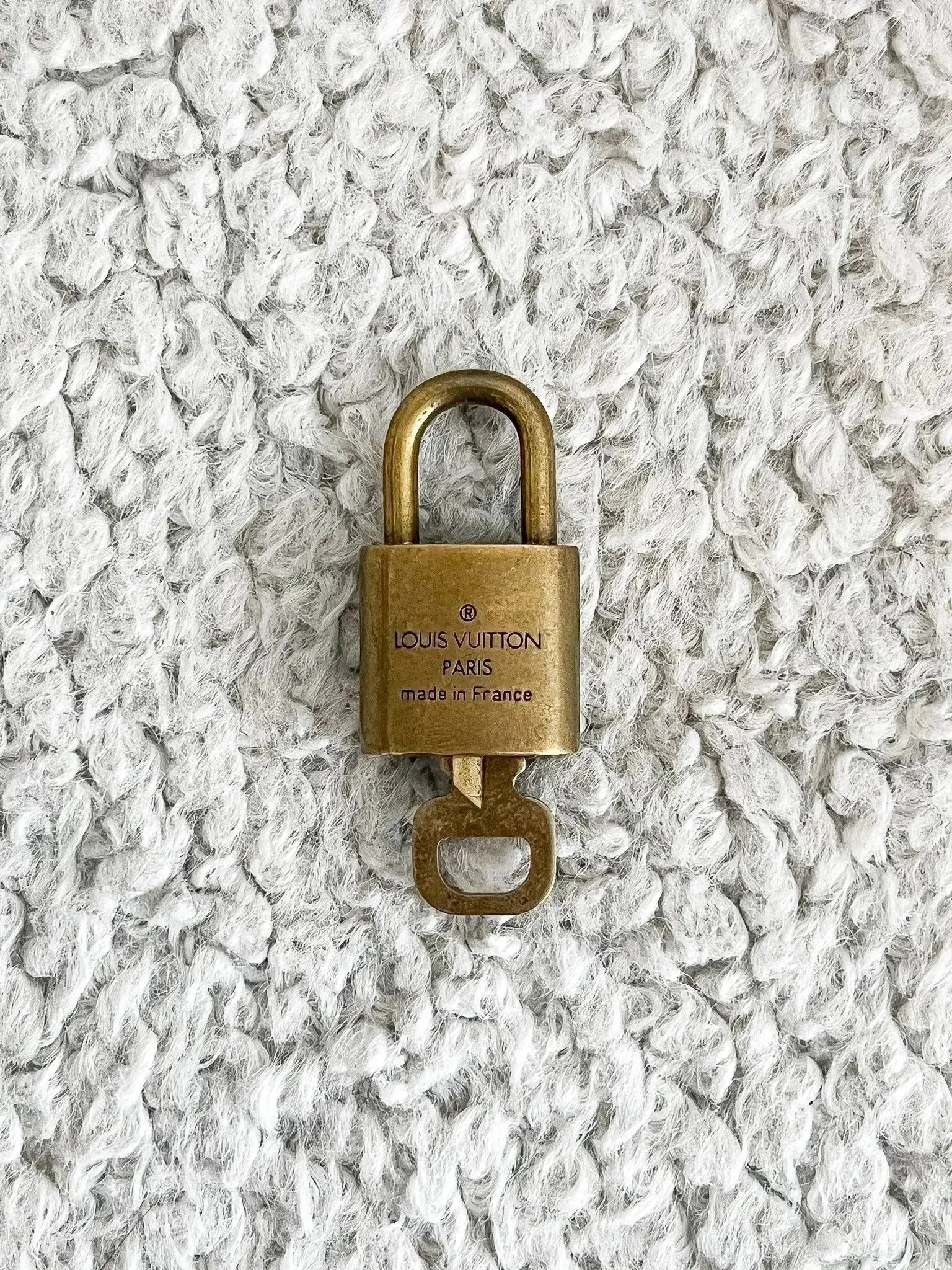 Louis Vuitton - Cadenas à clé vintage numero 320 - Atelier Victor