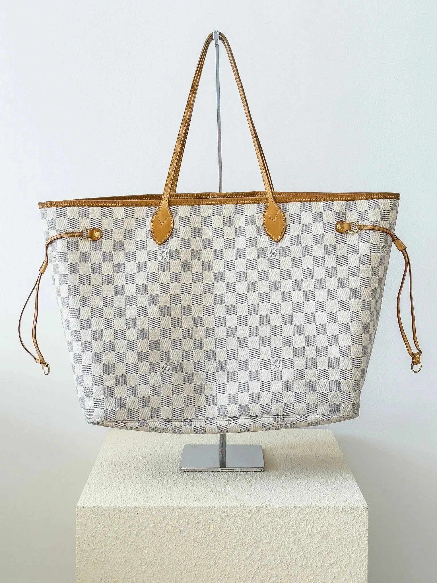 Louis Vuitton - Neverfull Beige - Atelier Victor Paris - Vintage Watch Shop Dubai