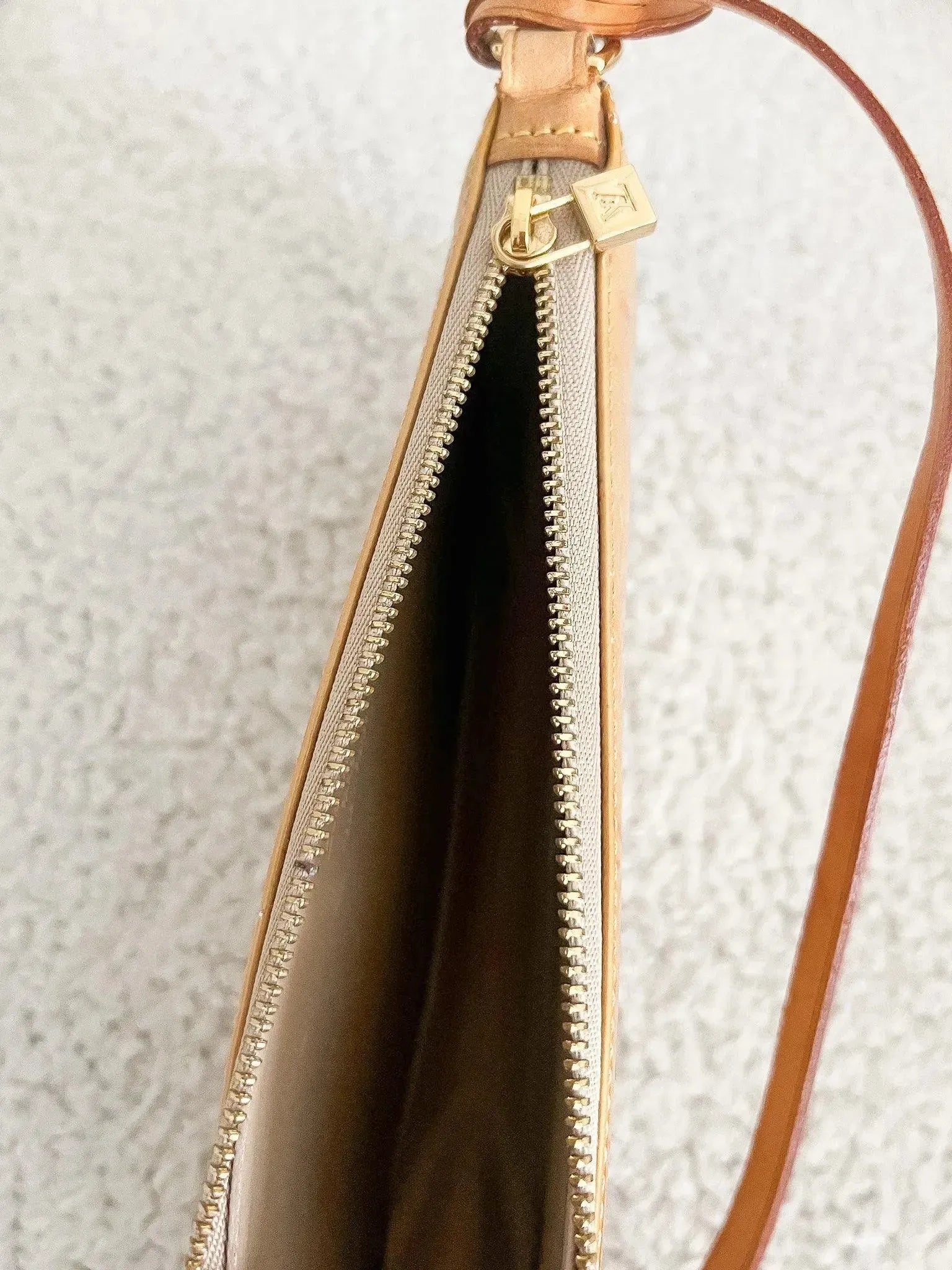Louis Vuitton - Sac Lexington Jaune - Atelier Victor - Vintage  Shop