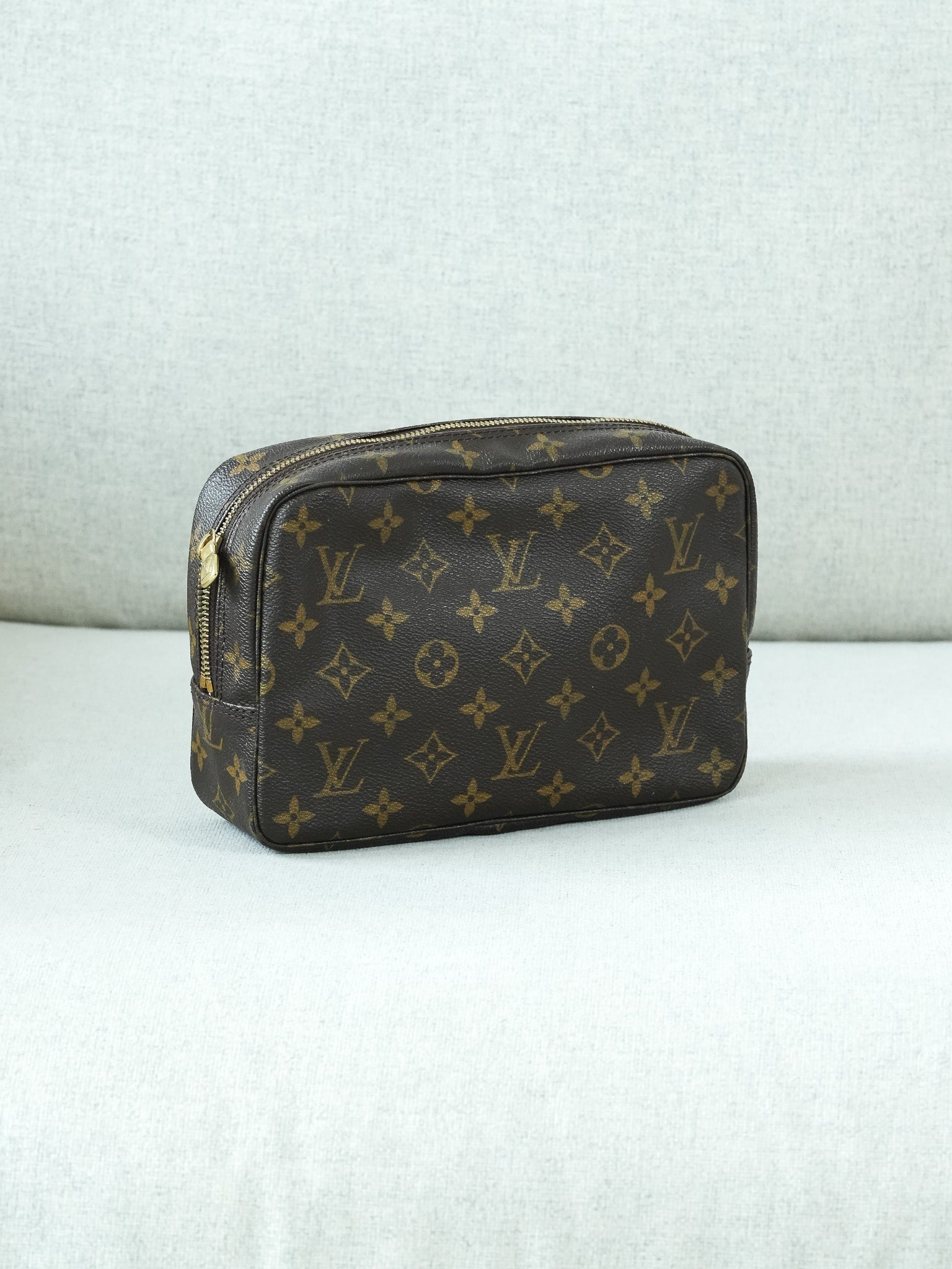 Louis Vuitton Trousse de Toilette 23 Toile Monogram Vintage - Atelier Victor