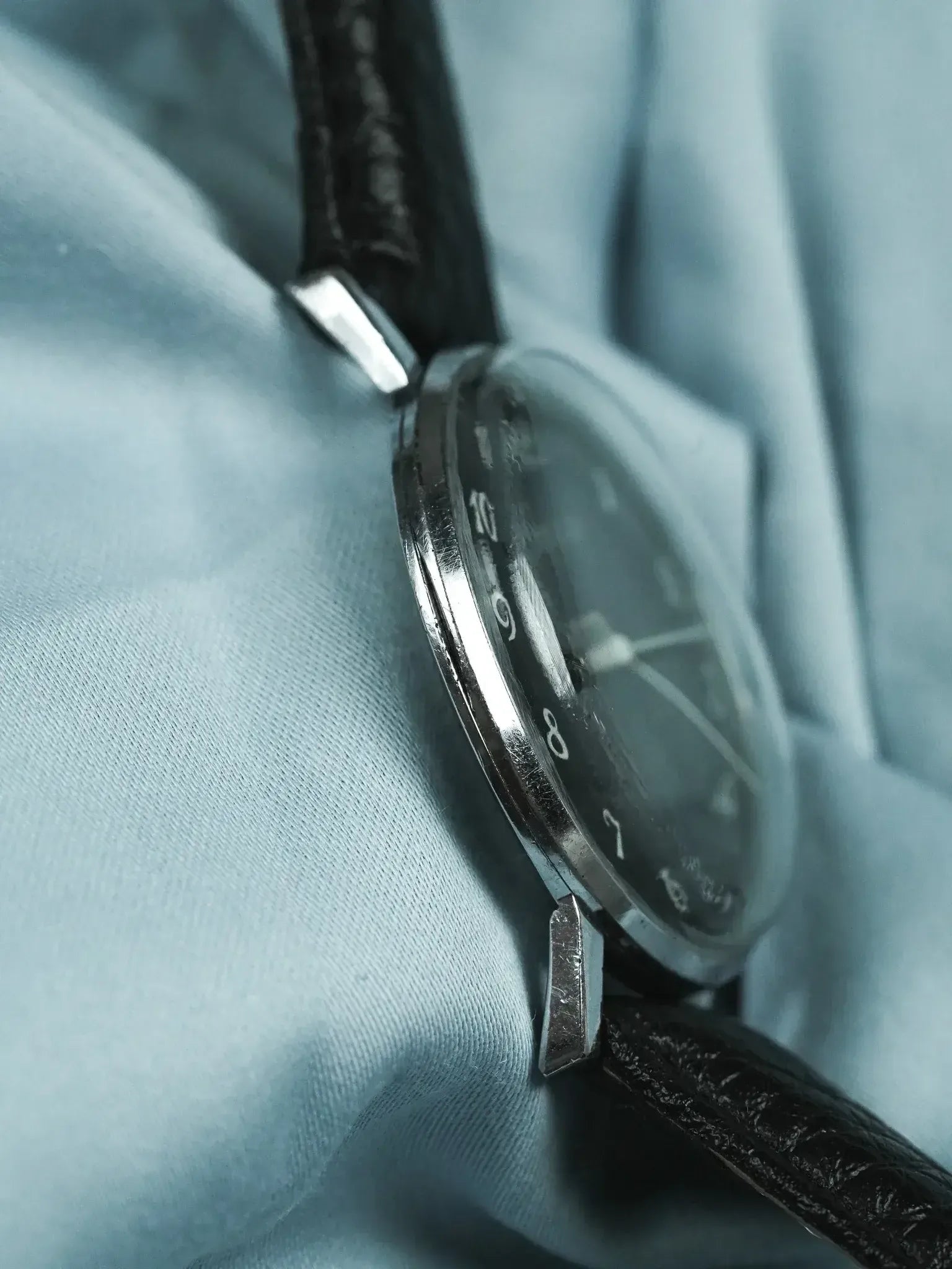 Luch - Schwarzes Zifferblatt Weiße Indizes - 1960s 