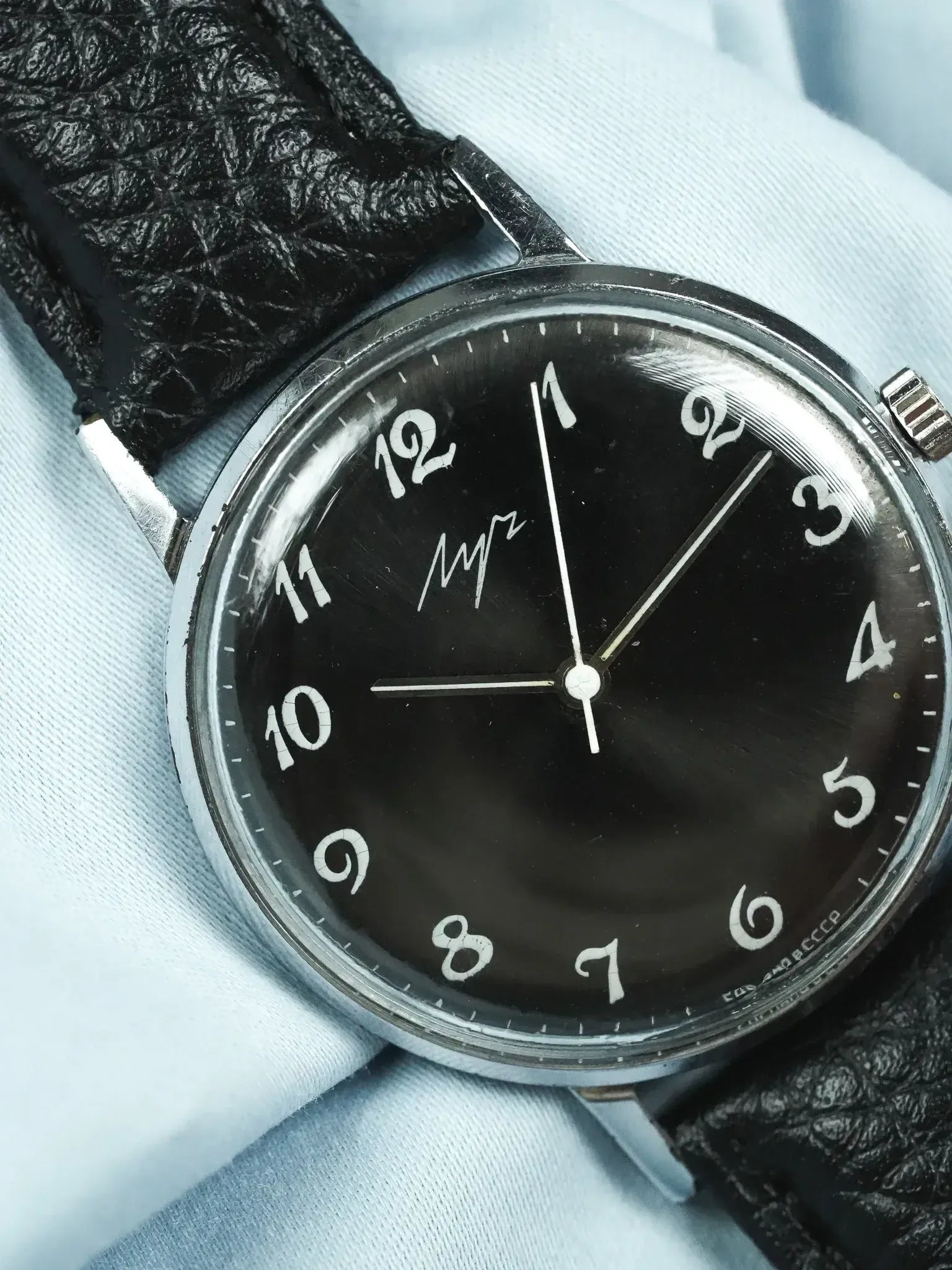 Luch - Schwarzes Zifferblatt Weiße Indizes - 1960s 