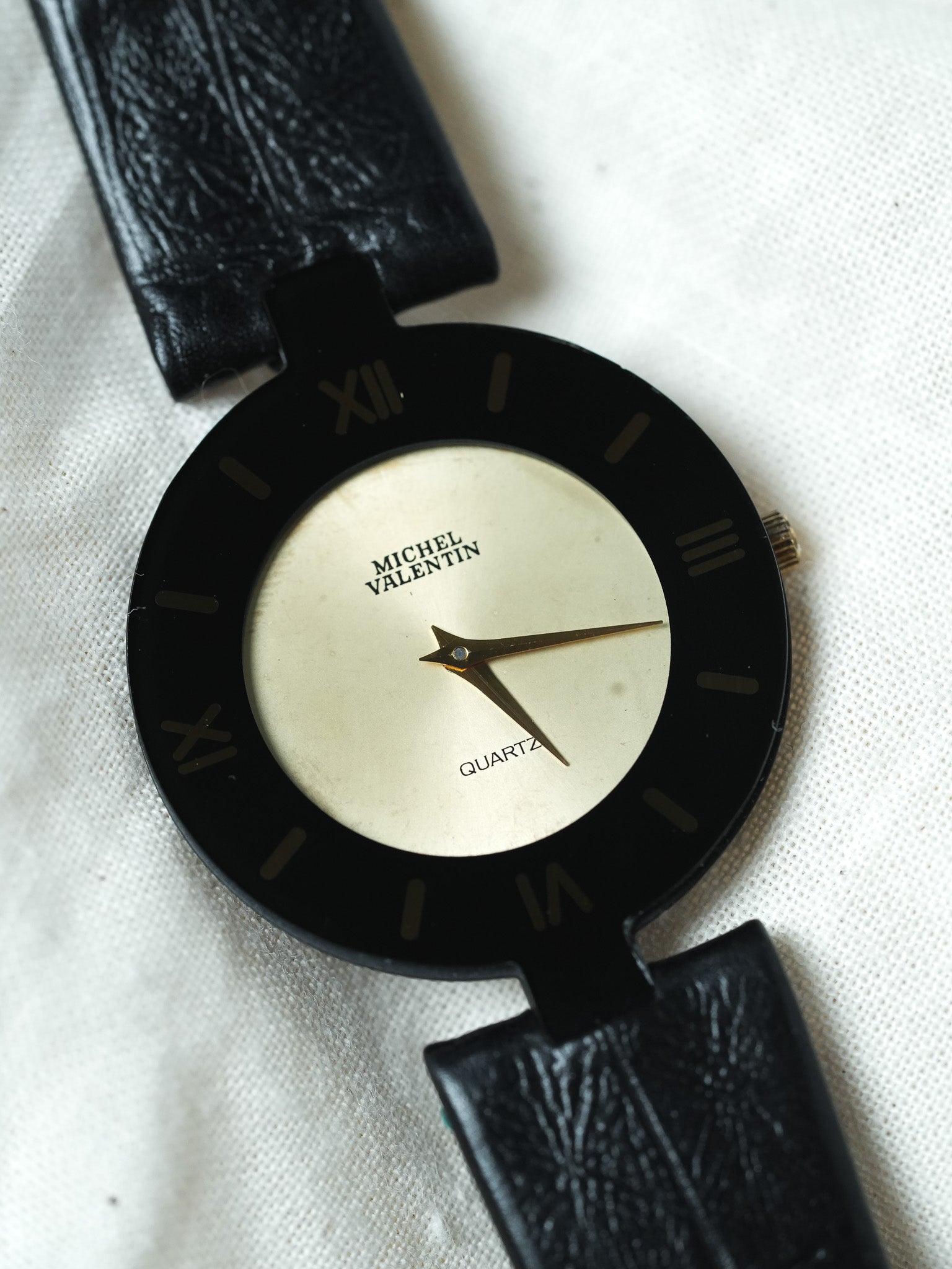 Michel Valentin - Ultra plate Rond Noir Lunette Noir Or - NOS - 1990s - Atelier Victor - Vintage  Shop