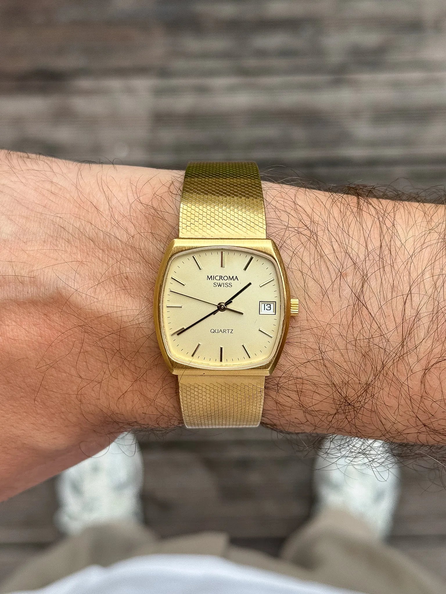 Microma Swiss - Bracelet intégré or date - NOS - 1980s - Atelier Victor - Vintage  Shop