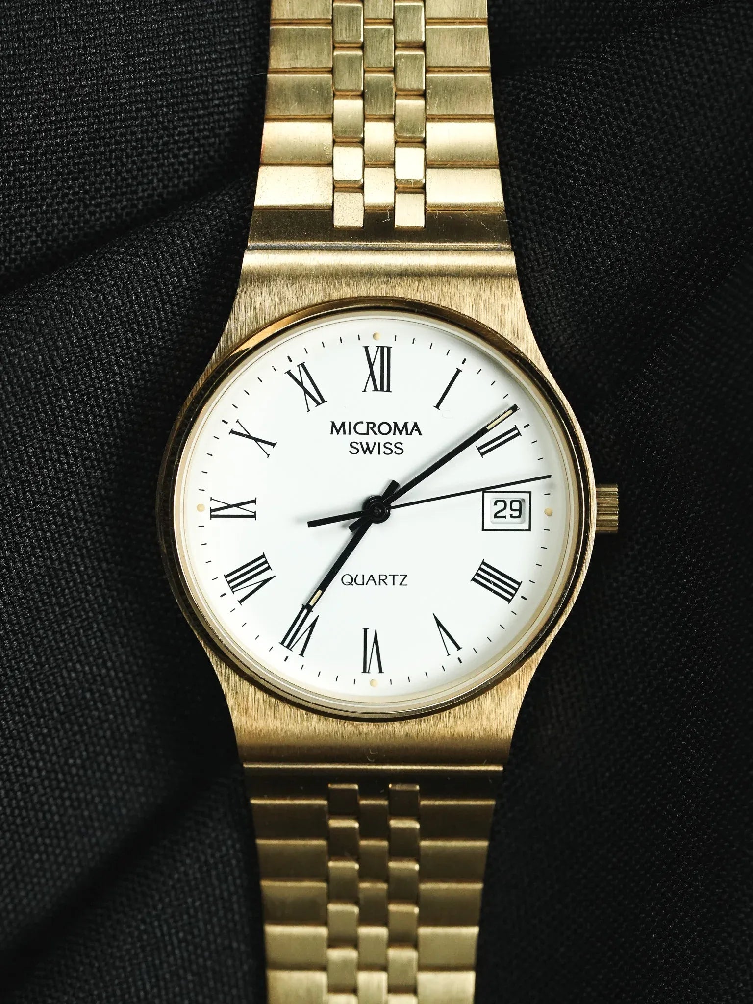 Microma Swiss - Romain Blanc Bracelet intégré plaqué or - Neuve de stock - 1990s - Atelier Victor - Vintage  Shop