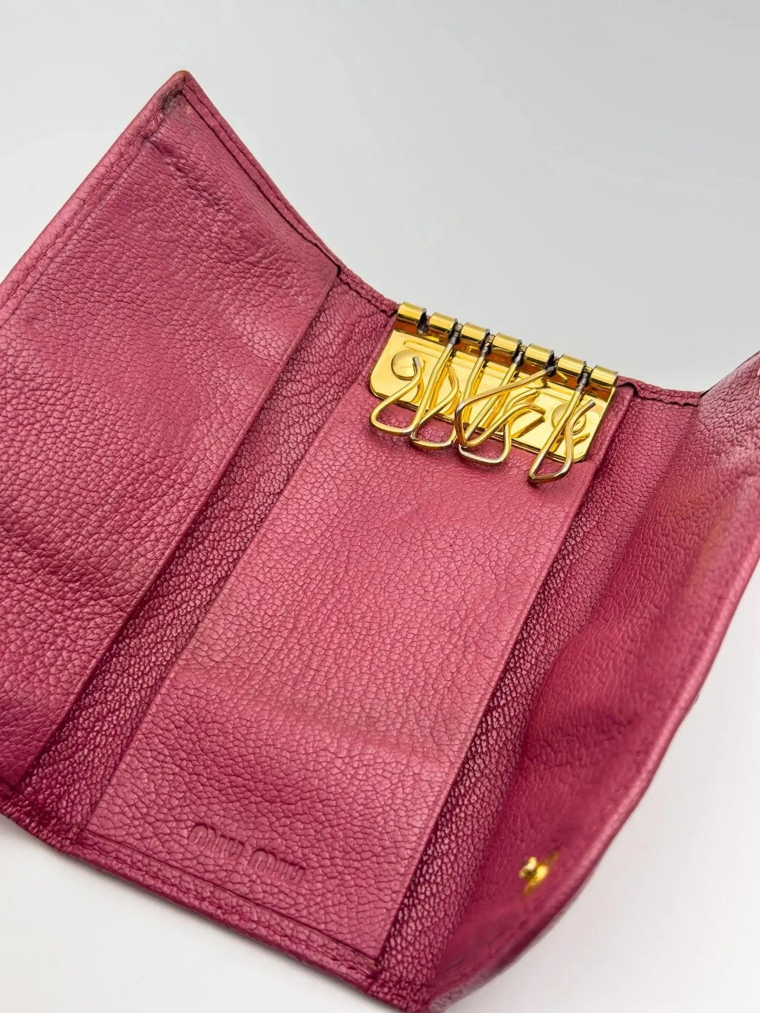 Miu Miu - Multiclés Cuir Rose - Atelier Victor Paris - Vintage Watch Shop Dubai