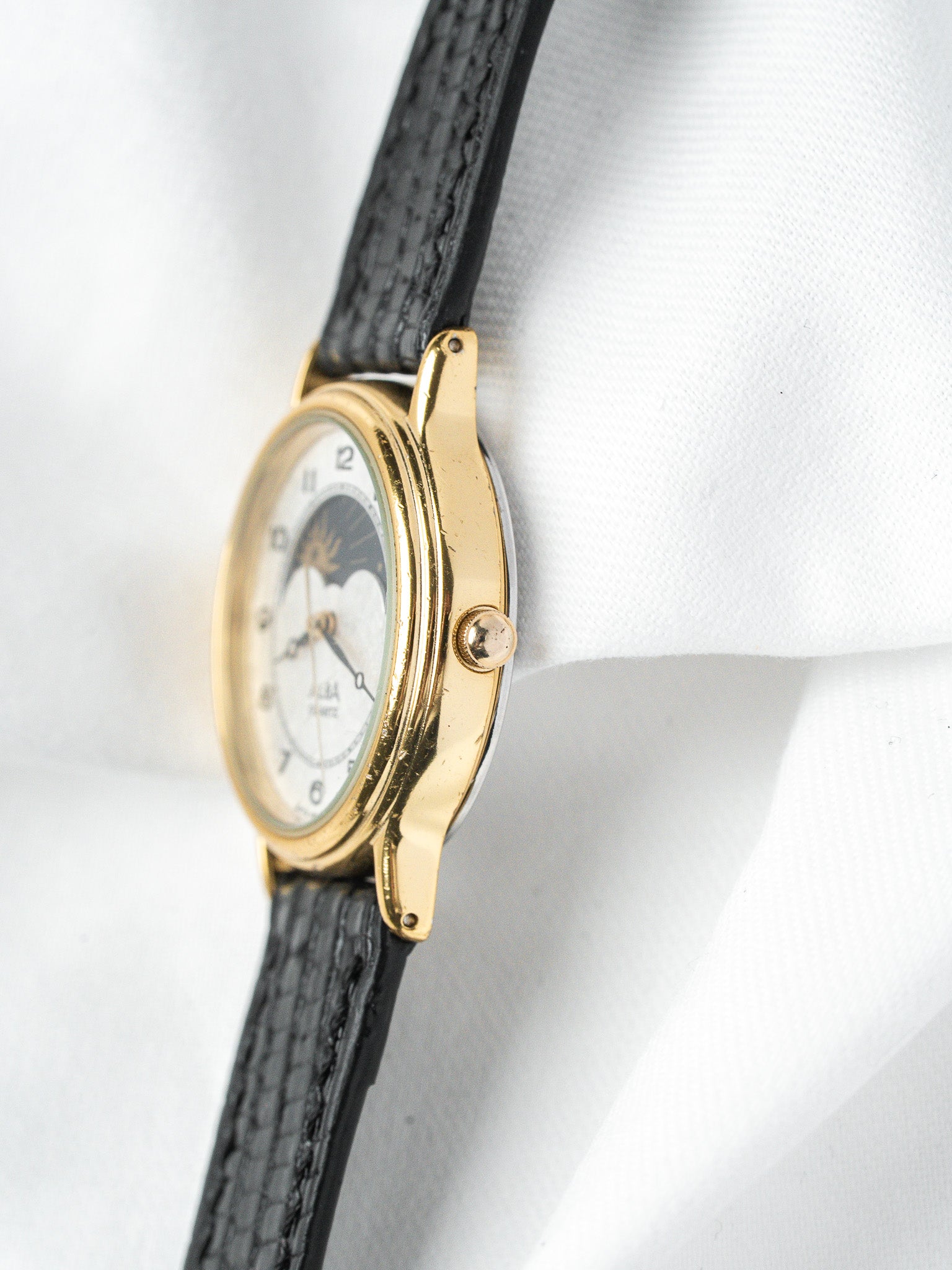 Reloj Alba Soleil-Lune V535-6B10 — Esfera plateada escarchada (1989) 