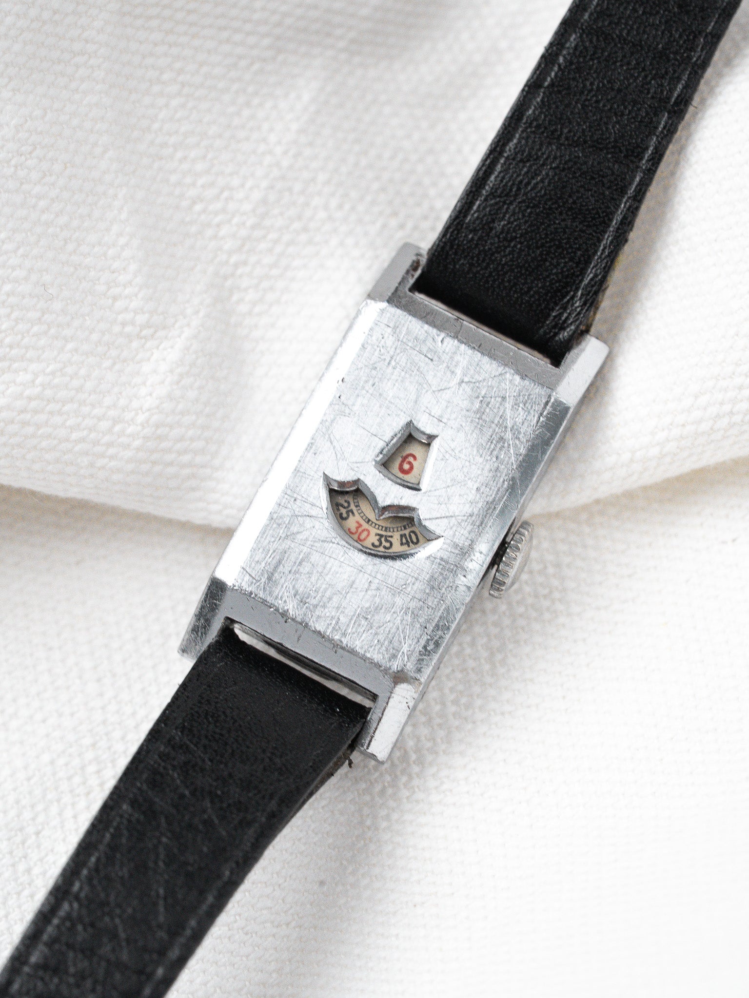 Montre Anonyme Heure Sautante Vintage - Tank Art Deco (Années 1930) - Atelier Victor