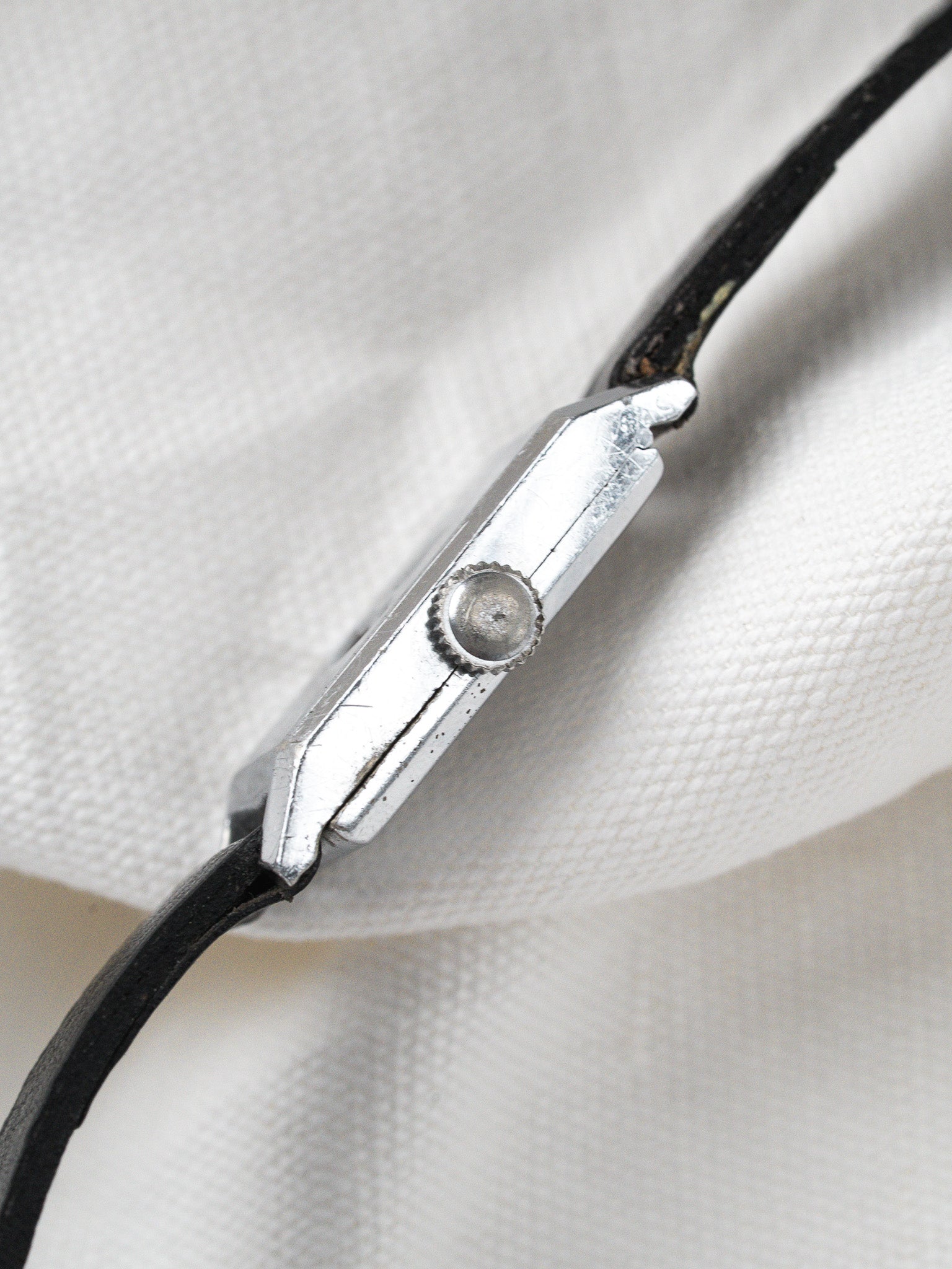 Montre Anonyme Heure Sautante Vintage - Tank Art Deco (Années 1930) - Atelier Victor