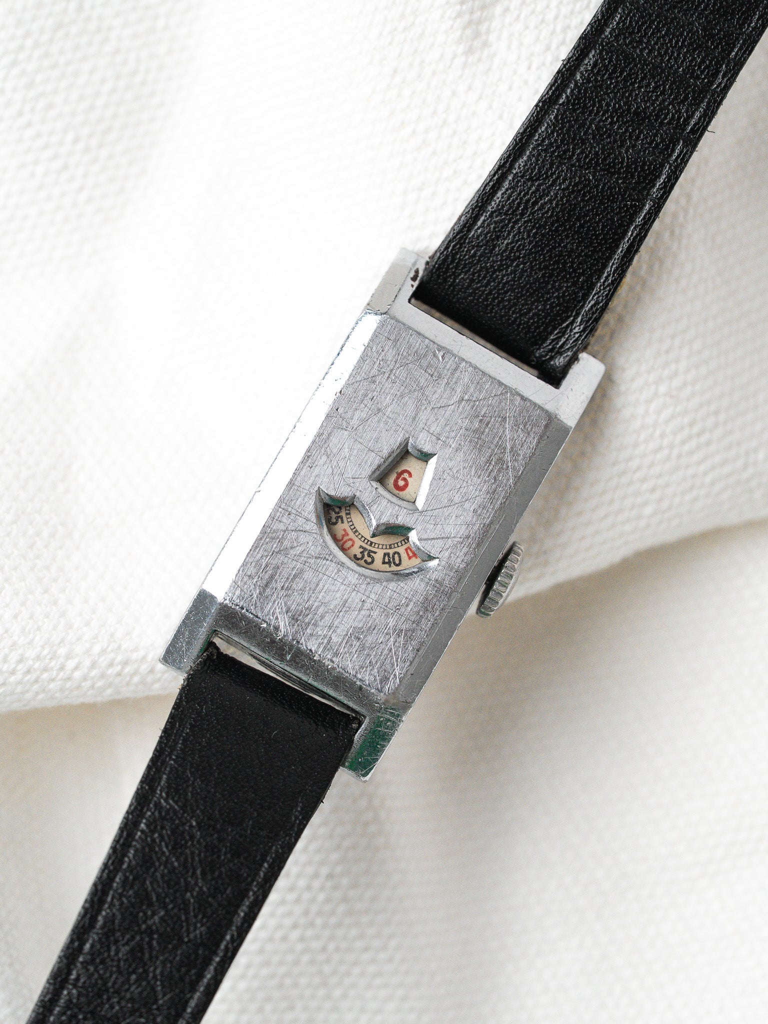 Montre Anonyme Heure Sautante Vintage - Tank Art Deco (Années 1930) - Atelier Victor