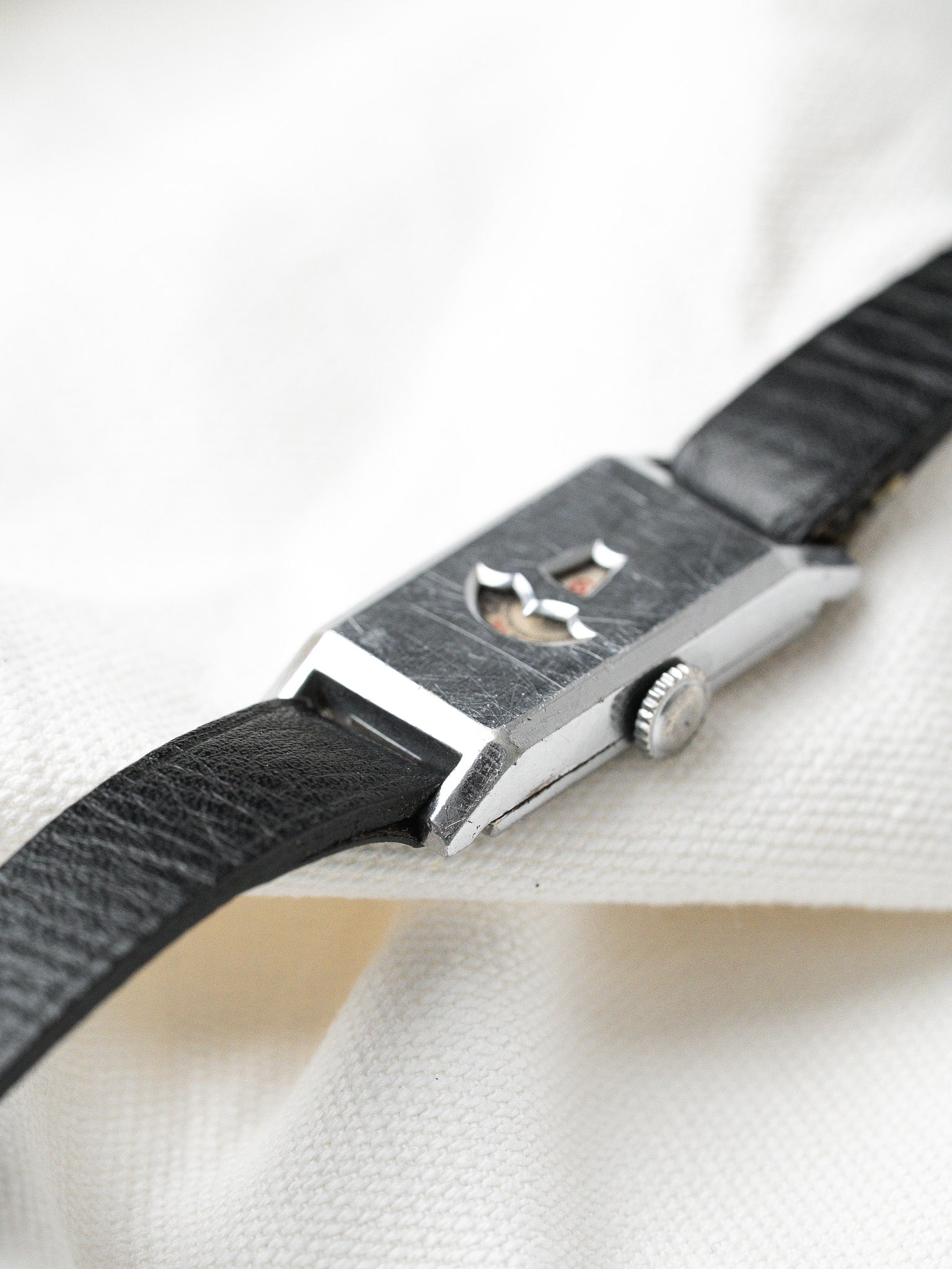 Montre Anonyme Heure Sautante Vintage - Tank Art Deco (Années 1930) - Atelier Victor