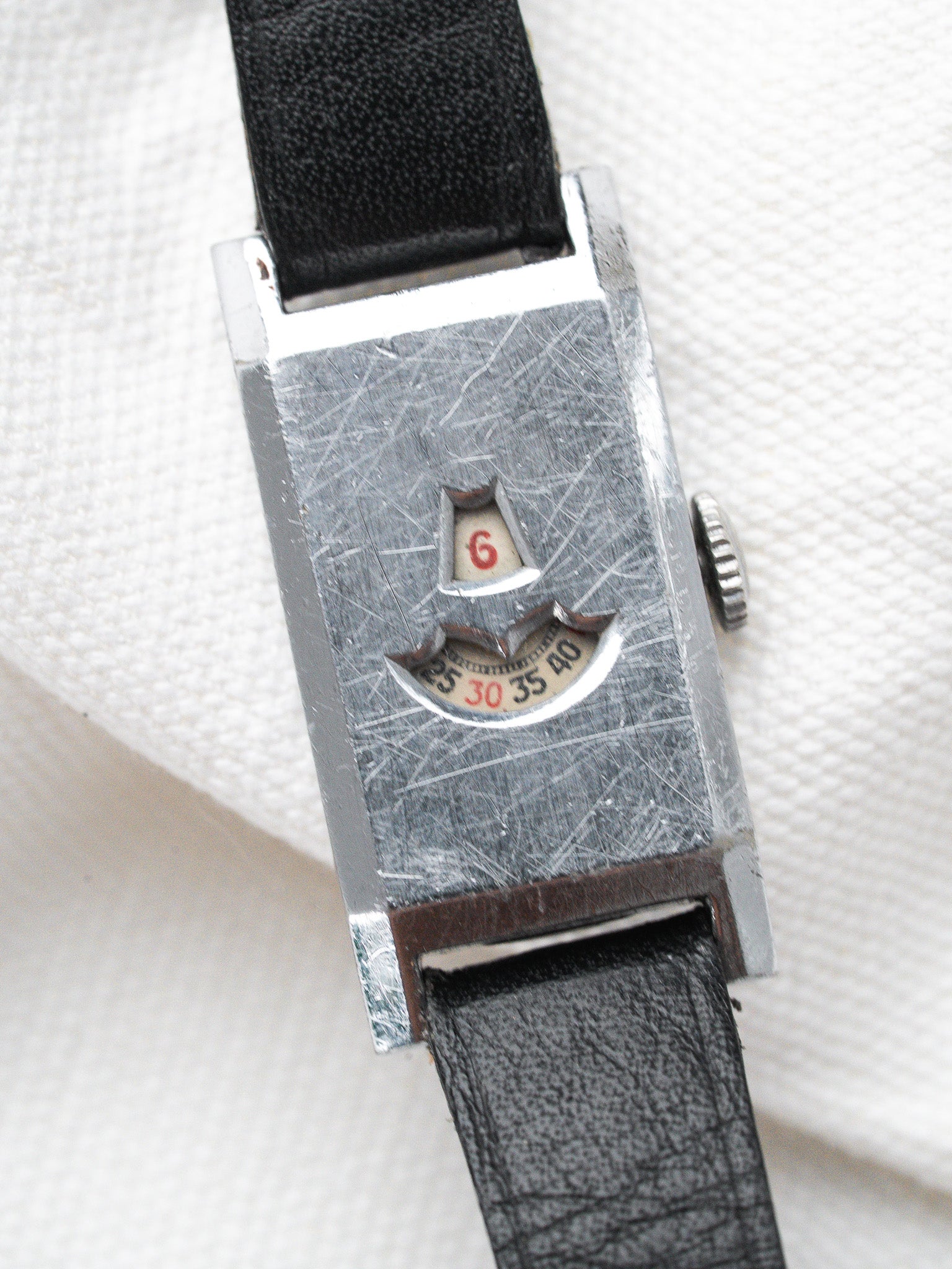 Montre Anonyme Heure Sautante Vintage - Tank Art Deco (Années 1930) - Atelier Victor