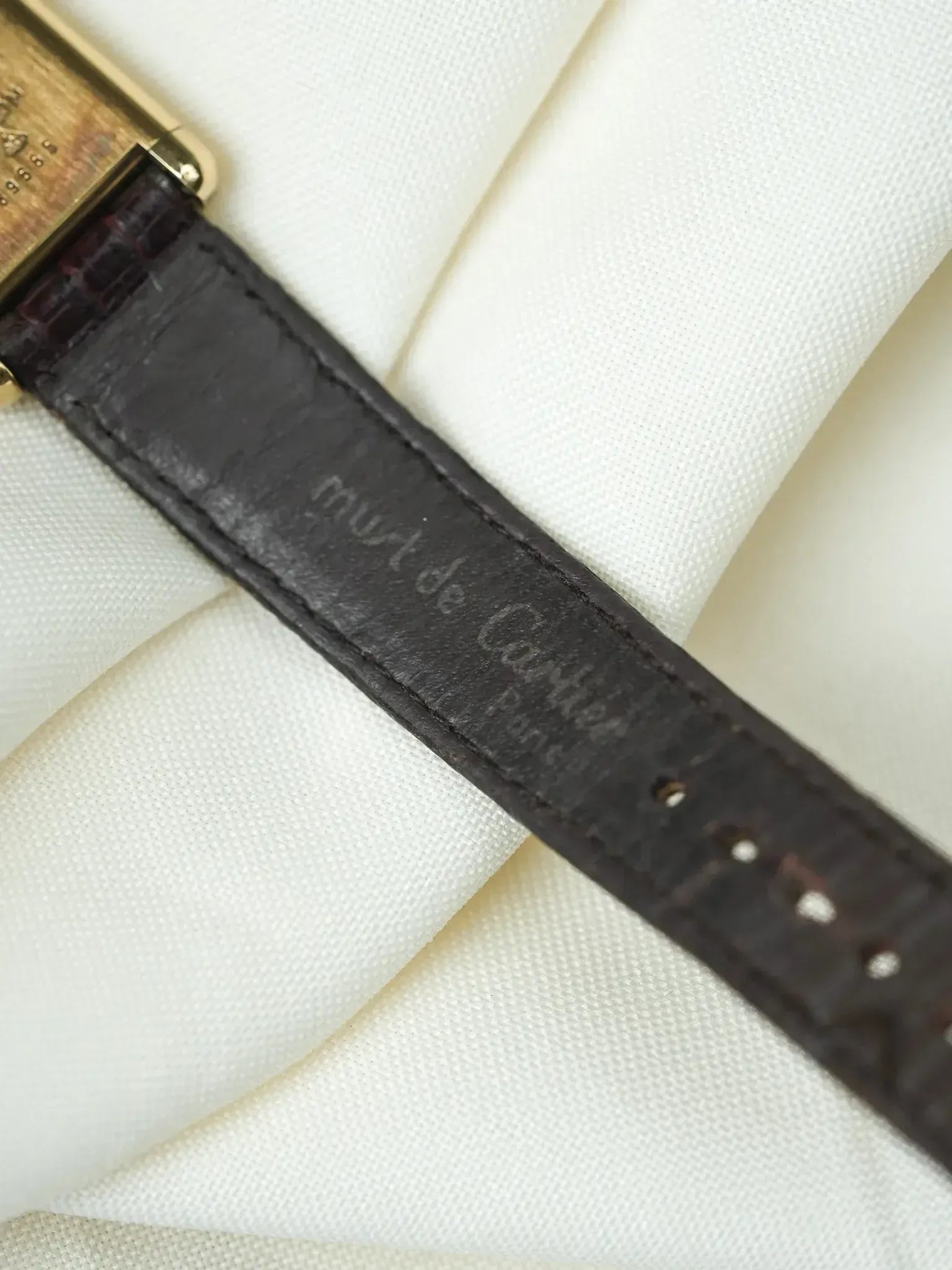 Montre Cartier Tank Must SM Vermeil (Années 1980) – Cadran Rouge & Mécanique - Atelier Victor