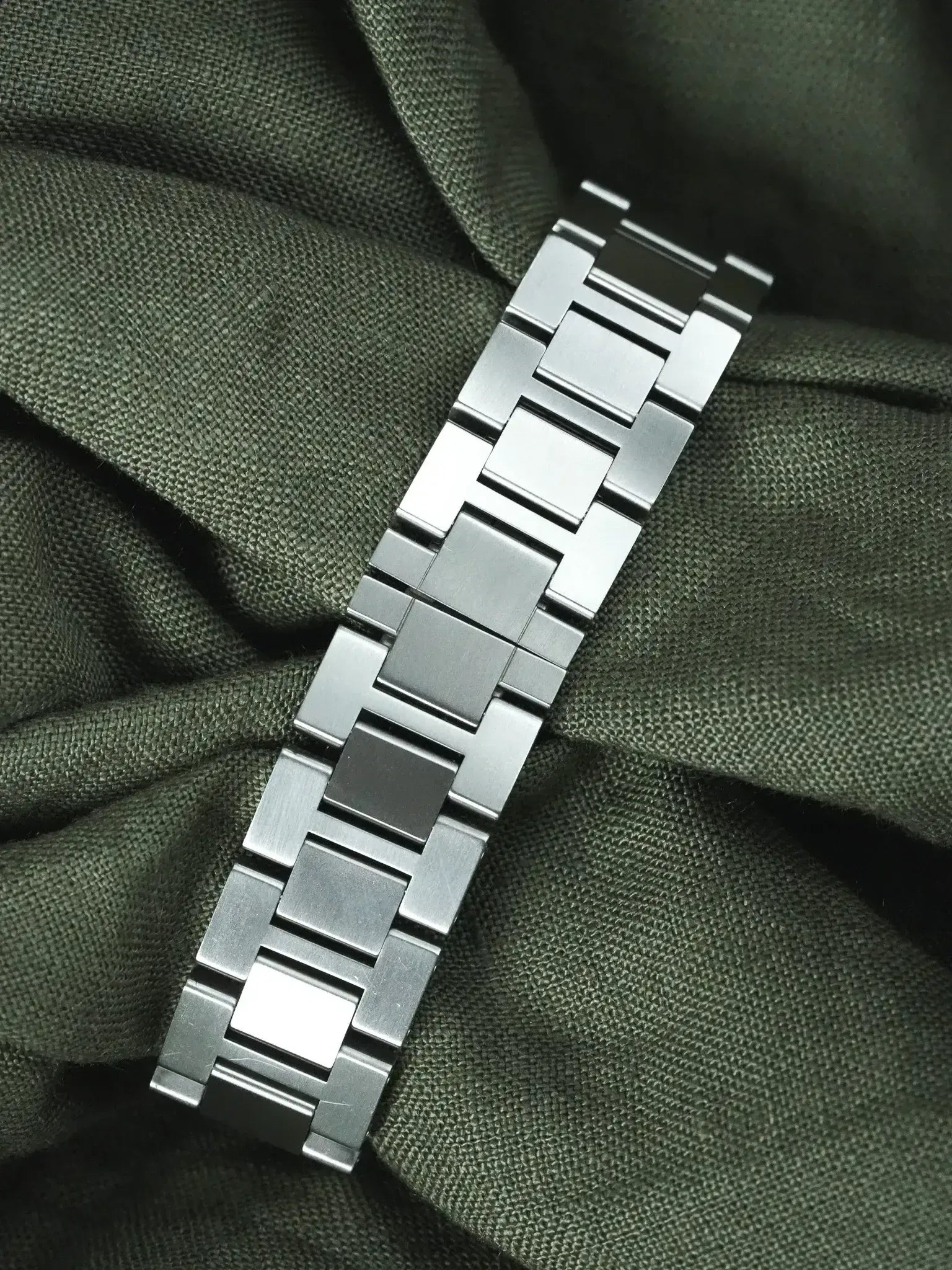 Montre Cartier Tank Solo Medium Acier (Années 2000) – Réf. 3170 Bracelet Acier - Atelier Victor