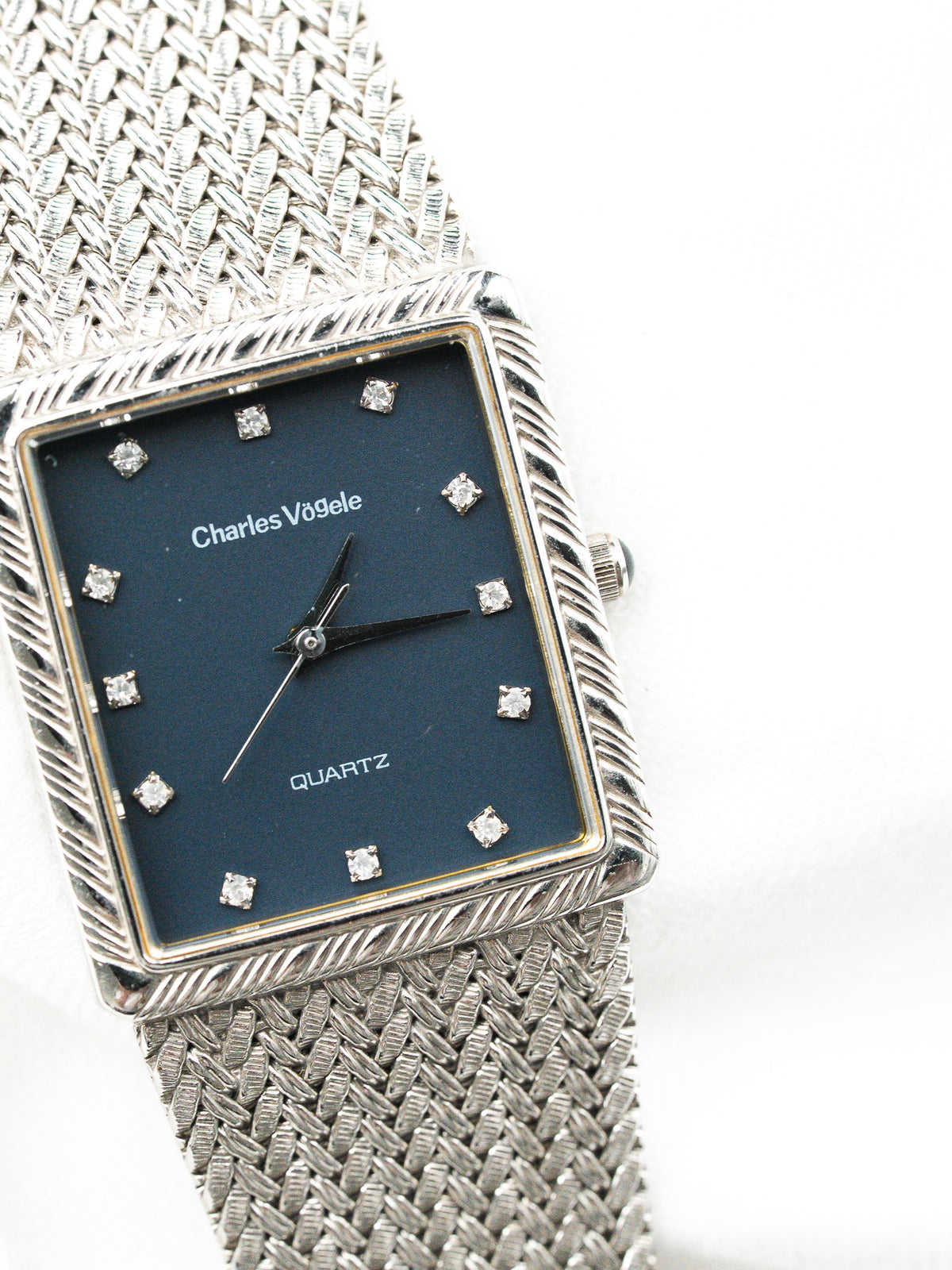 Cassa rettangolare con scanalature oblique - Charles Vögele CV-7357 Orologio - Atelier Victor