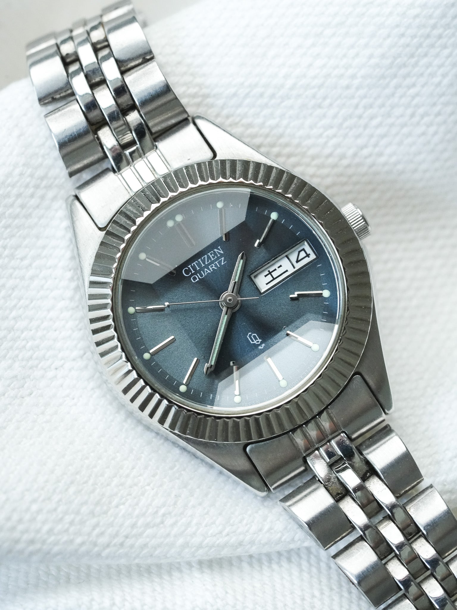 Orologio Citizen Daydate Facette 6000-K09338 in acciaio 26 mm 1980 vintage 