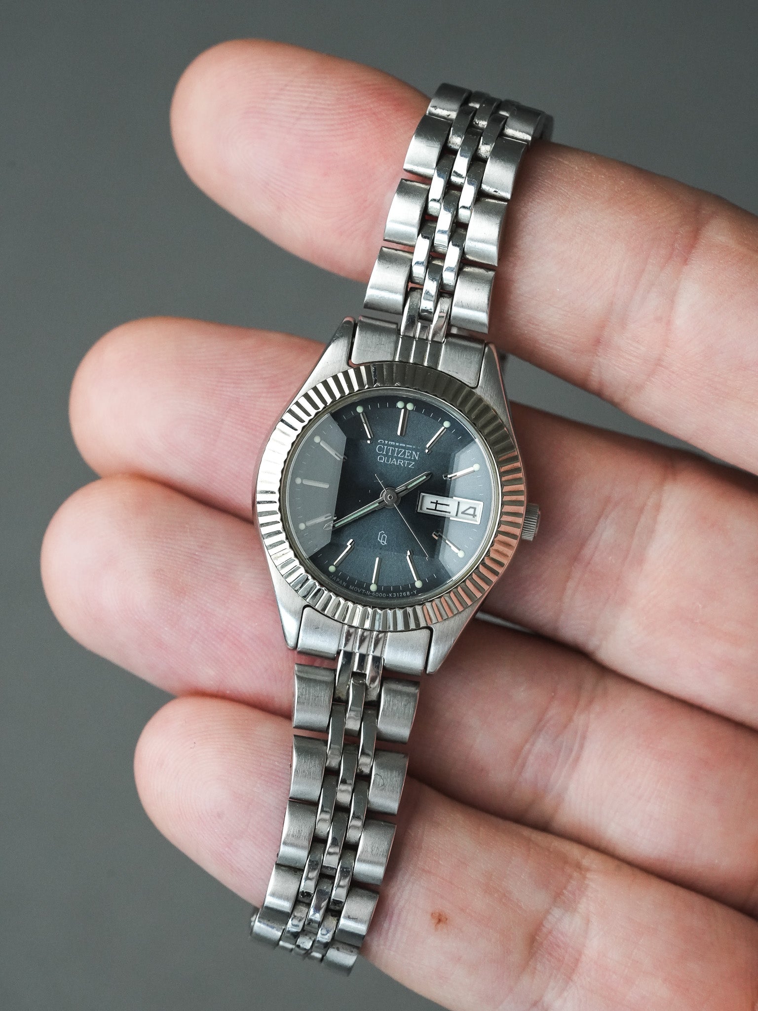 Orologio Citizen Daydate Facette 6000-K09338 in acciaio 26 mm 1980 vintage 