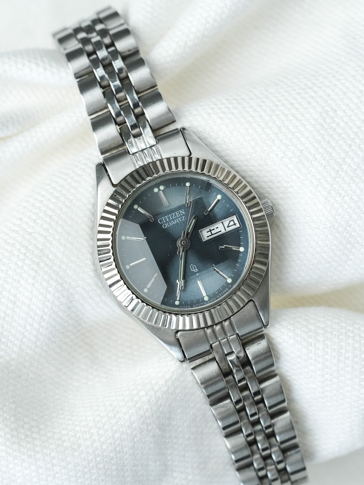 Orologio Citizen Daydate Facette 6000-K09338 in acciaio 26 mm 1980 vintage 