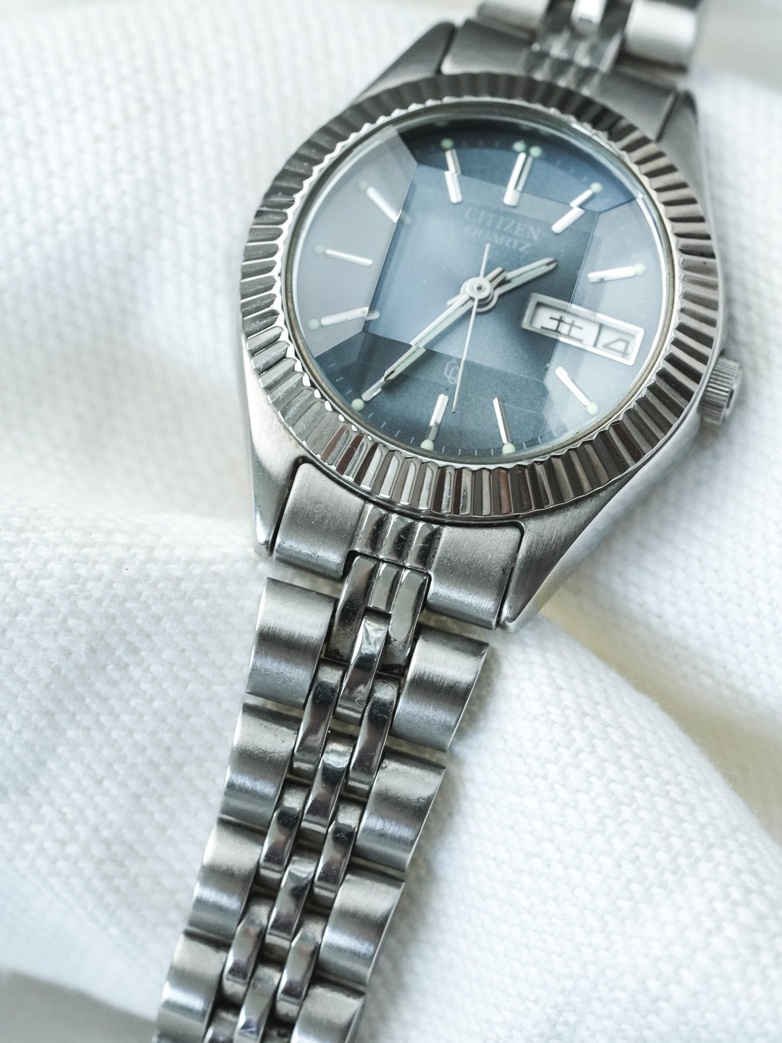 Orologio Citizen Daydate Facette 6000-K09338 in acciaio 26 mm 1980 vintage 