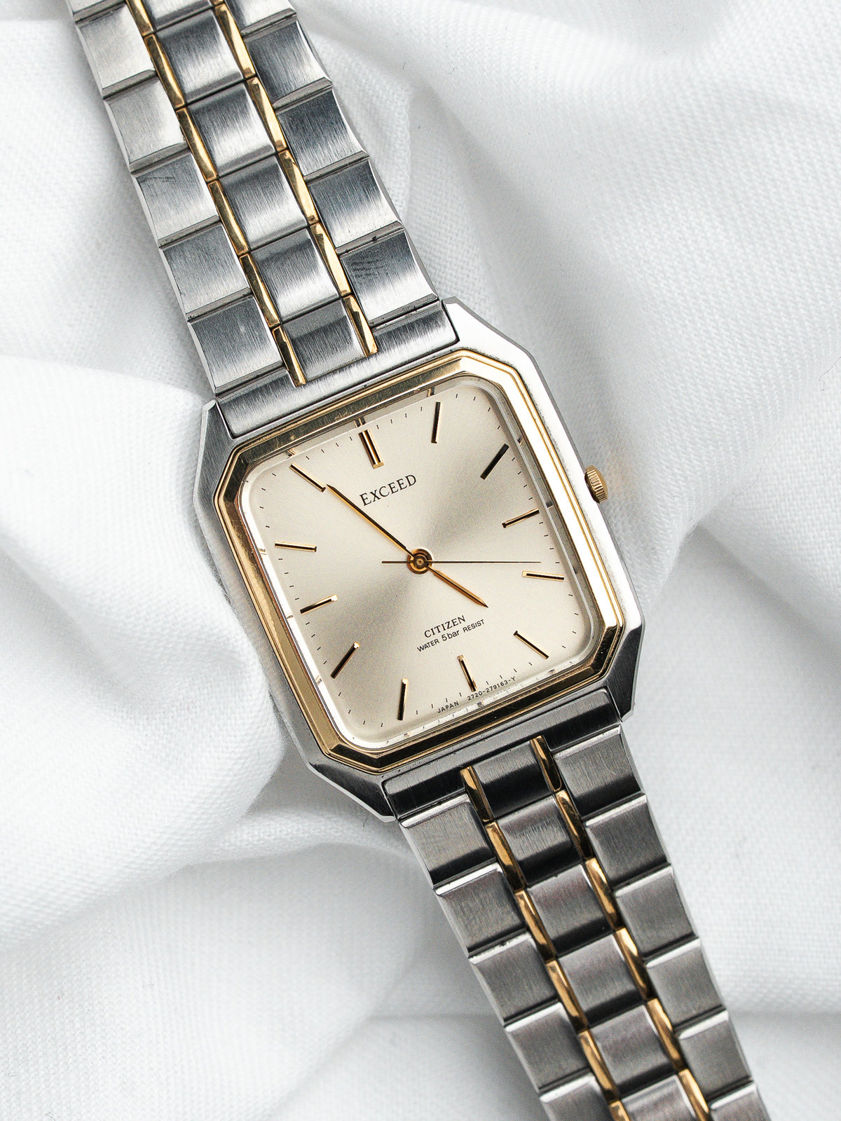 Montre Citizen Exceed vintage au cadran champagne et bracelet bicolore acier et or.