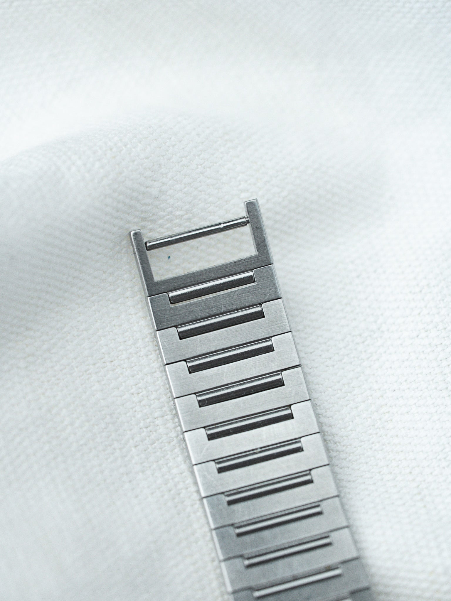 Vintage Citizen Exceed Watch — White Sandblasted Bi-Color Steel Gold Dial (1990s) 