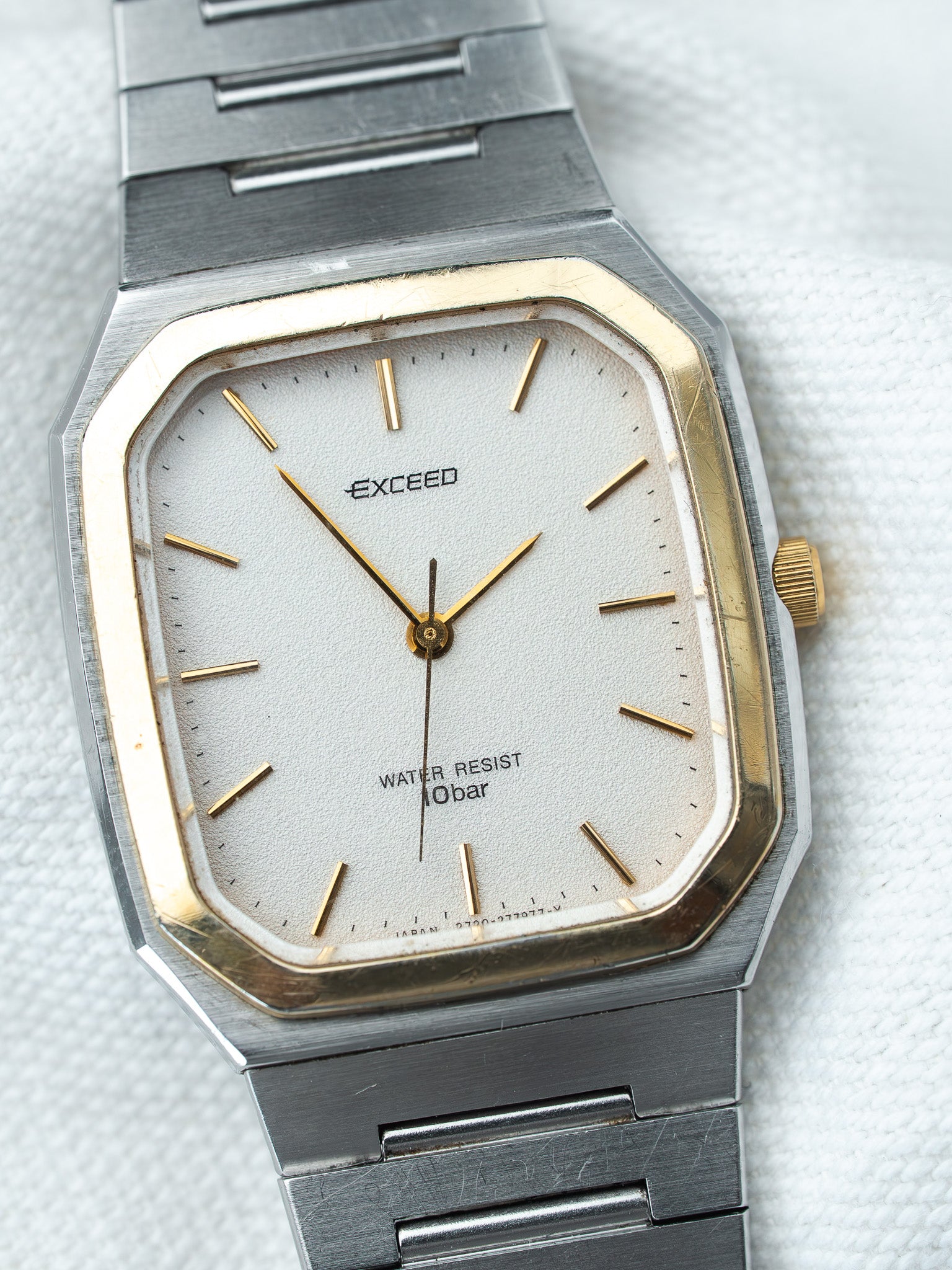 Vintage Citizen Exceed Watch — White Sandblasted Bi-Color Steel Gold Dial (1990s) 
