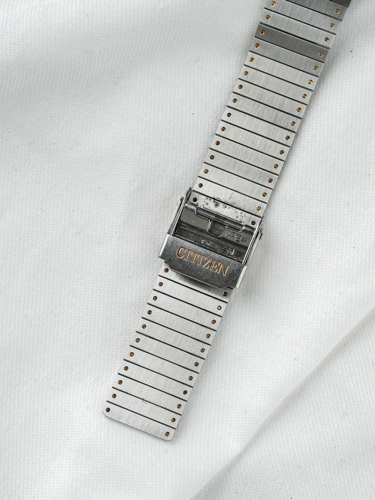 Cierre firmado Citizen - Reloj Citizen Leopard 7933 - Atelier Victor