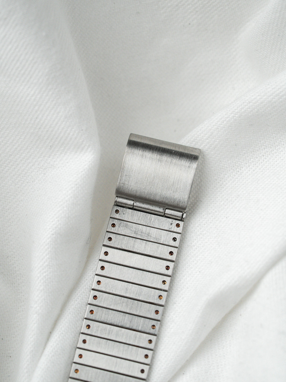 Brazalete integrado de acero - Reloj Citizen Leopard 7933 - Atelier Victor