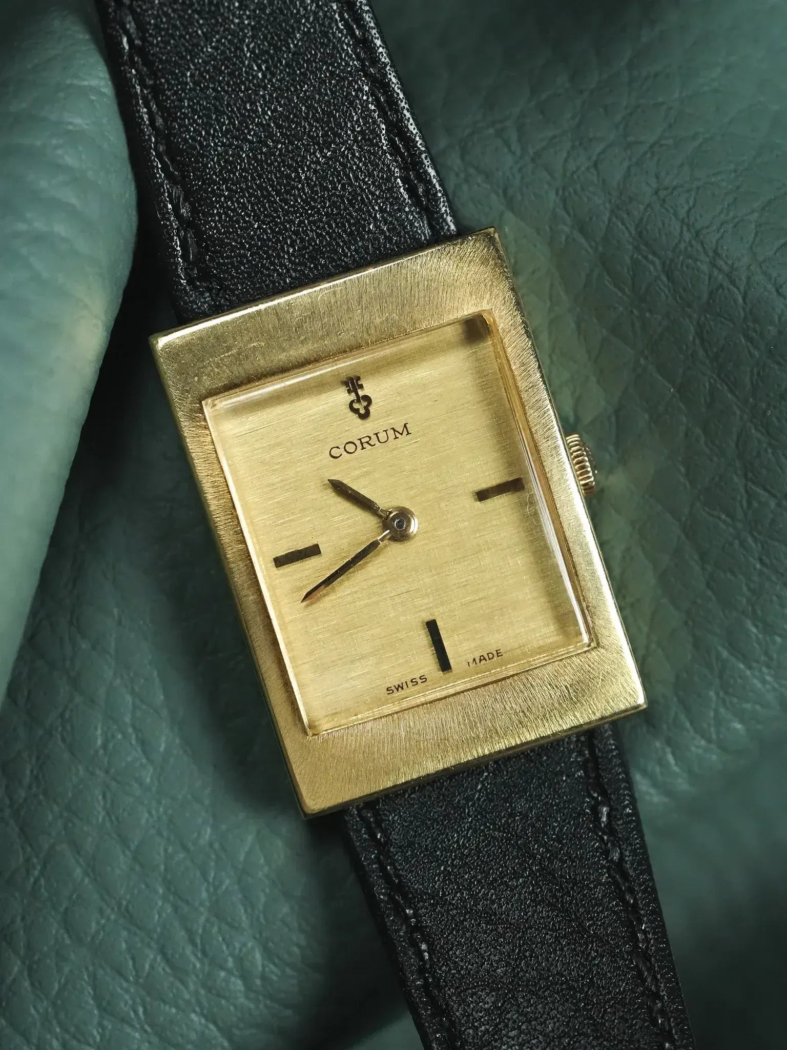 Corum Watch Tank 18K Yellow Gold Linen Dial - Manual Caliber 2512