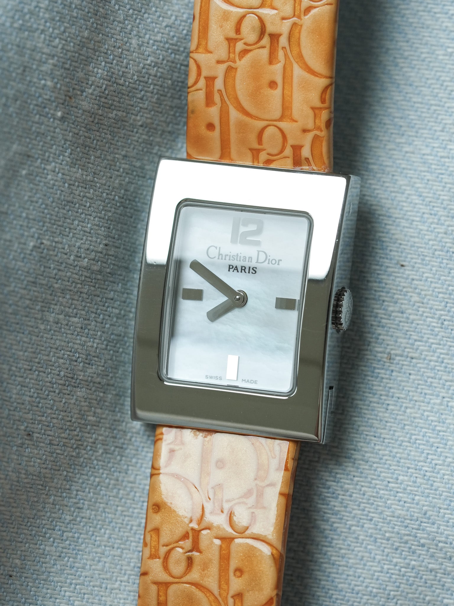 Montre Dior Vintage - Tank Nacre Bracelet CD Jaune (Années 2000) - Atelier Victor