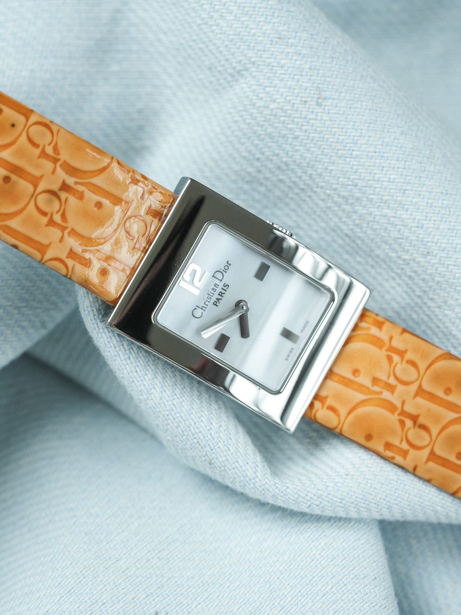 Montre Dior Vintage - Tank Nacre Bracelet CD Jaune (Années 2000) - Atelier Victor