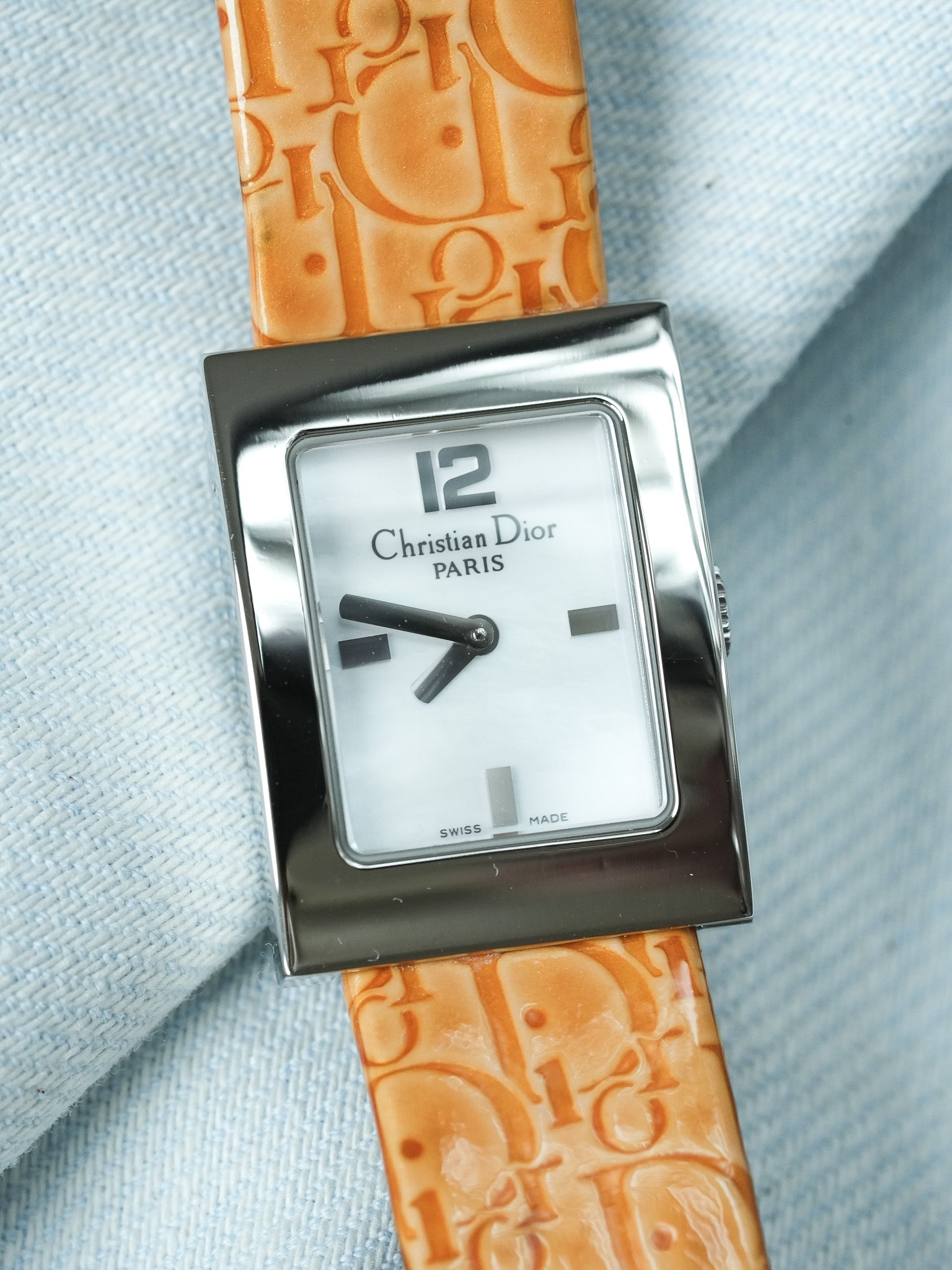 Montre Dior Vintage - Tank Nacre Bracelet CD Jaune (Années 2000) - Atelier Victor