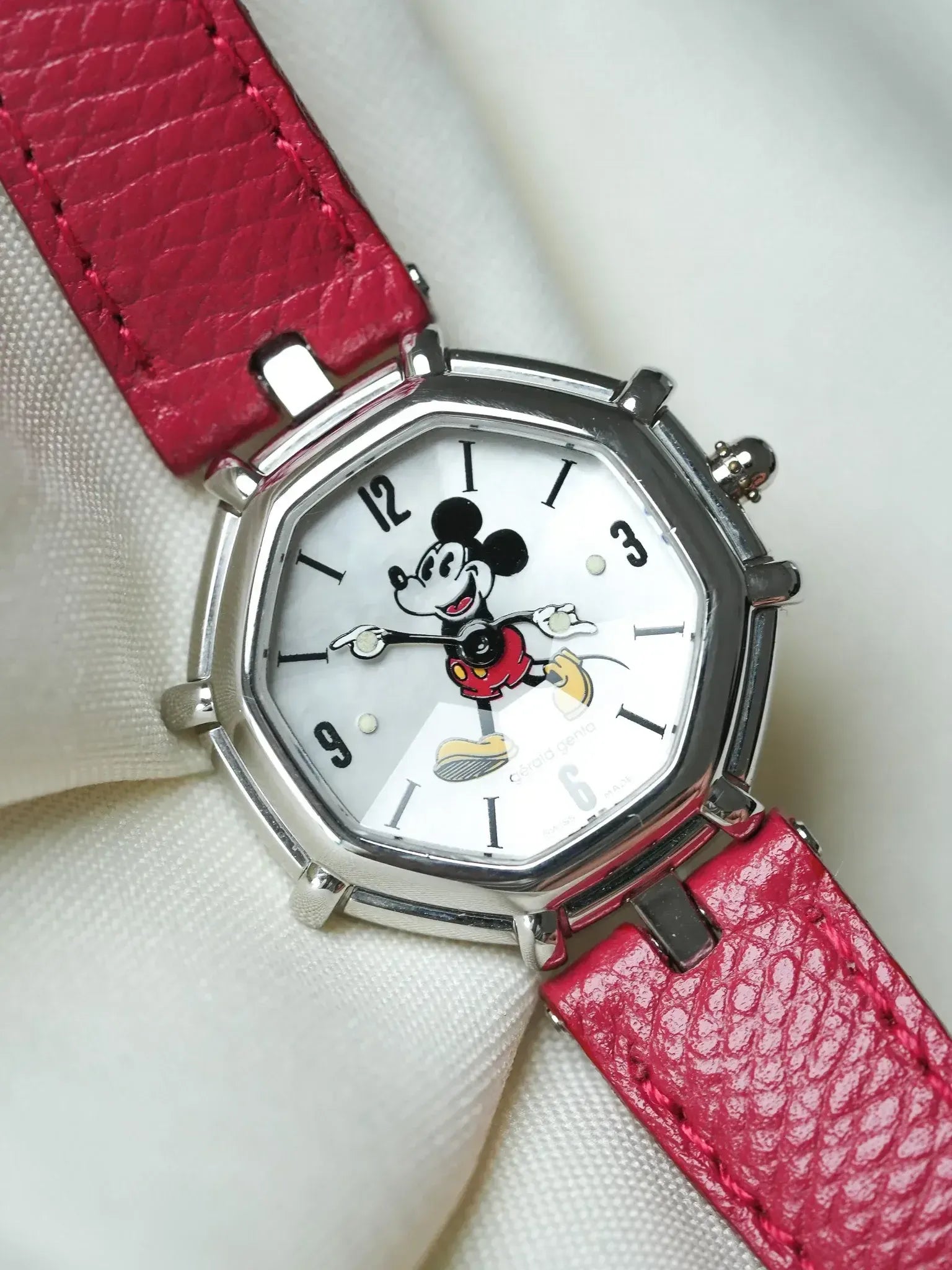 Gerald Genta - Mickey Mouse Disney 27mm Nacre Facetté - 1990s - Atelier Victor