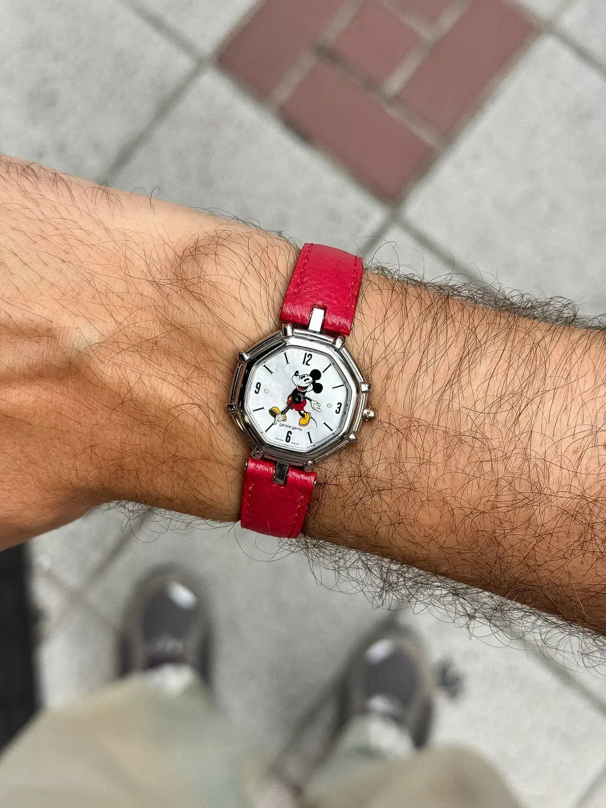 Portée en extérieur - Montre Gérald Genta Mickey G.3491.7 Vintage - Atelier Victor