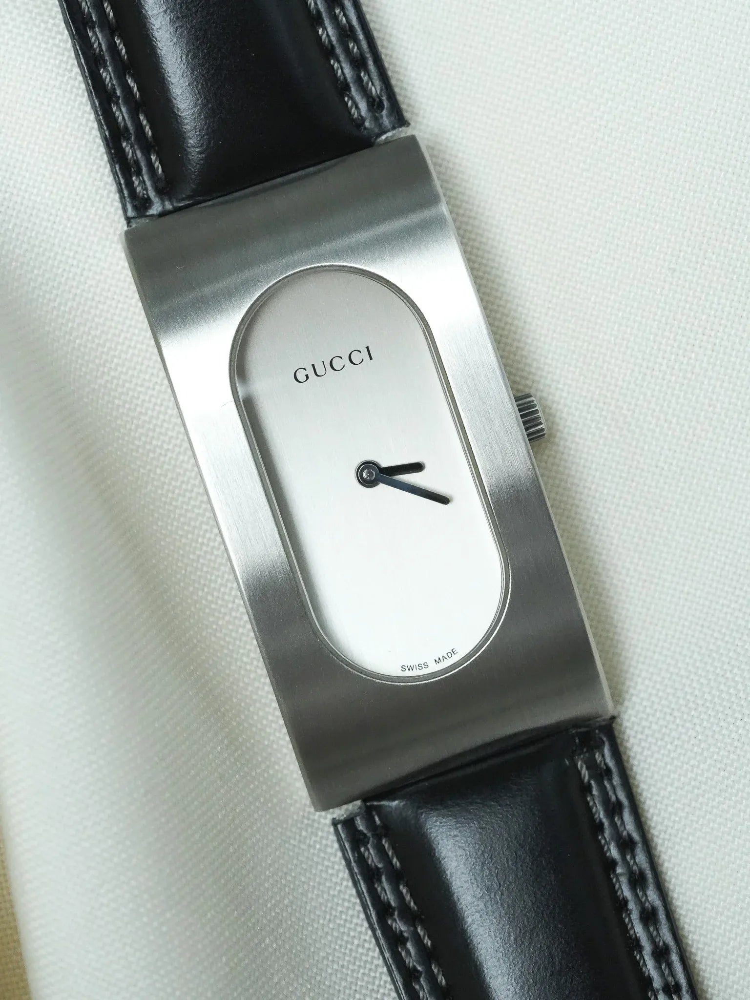 Montre Gucci 2400L Vintage (Années 2000) – Acier Brossé & Design Y2K - Atelier Victor