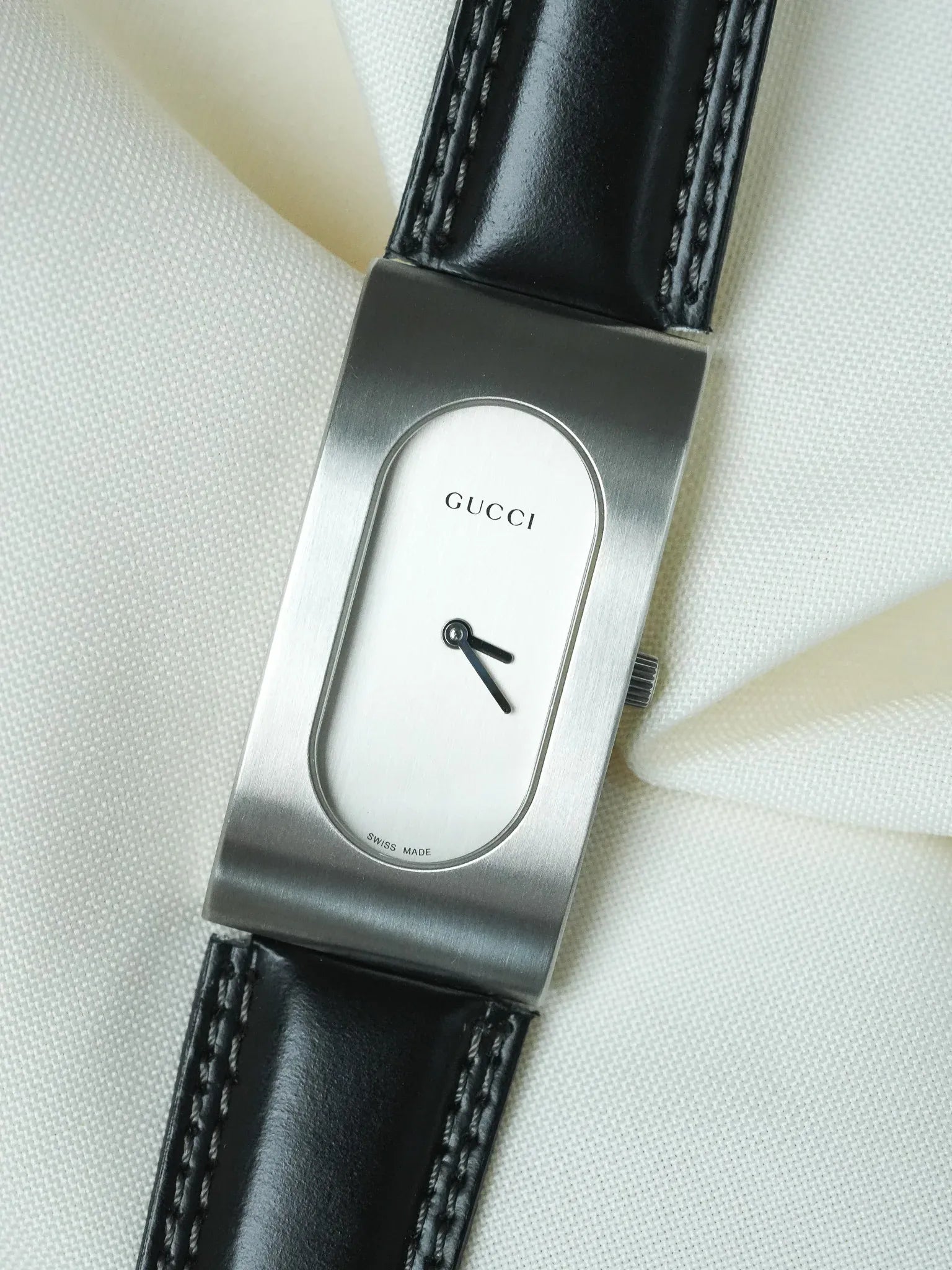 Montre Gucci 2400L Vintage (Années 2000) – Acier Brossé & Design Y2K - Atelier Victor