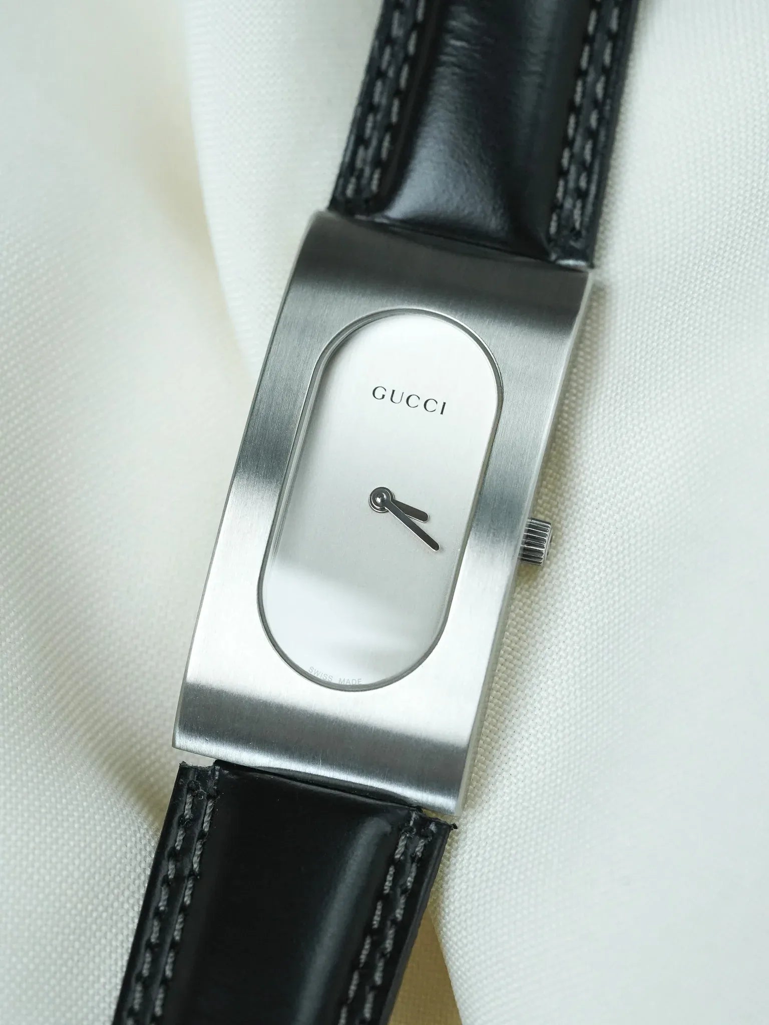 Montre Gucci 2400L Vintage (Années 2000) – Acier Brossé & Design Y2K - Atelier Victor