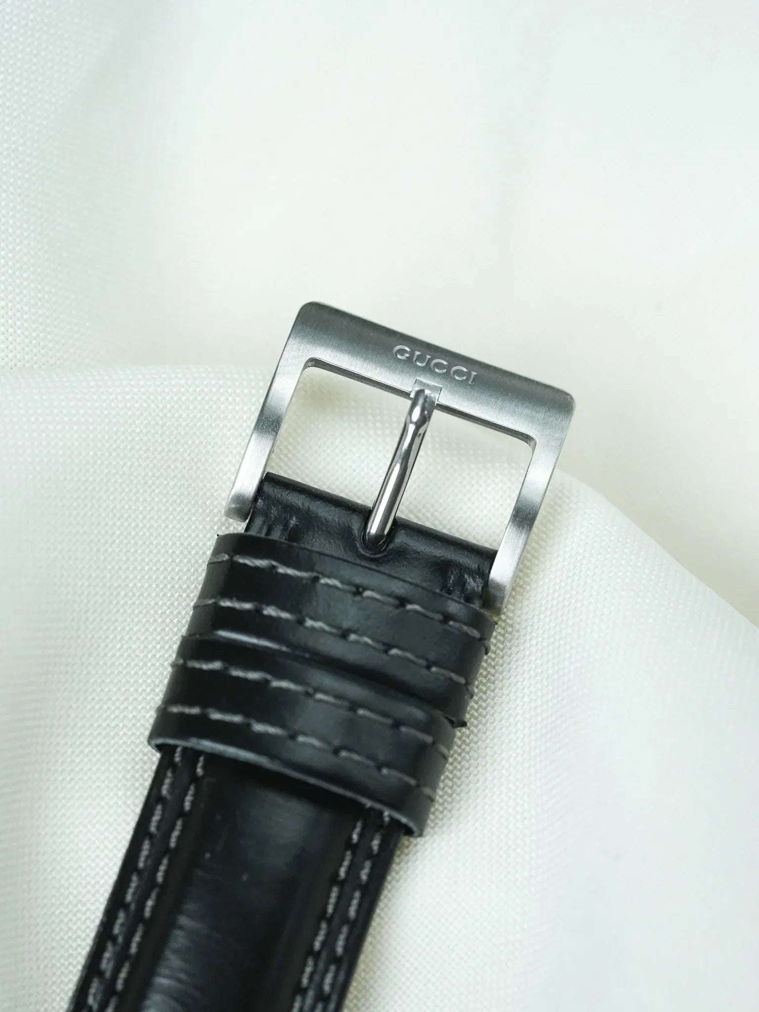 Montre Gucci 2400L Vintage (Années 2000) – Acier Brossé & Design Y2K - Atelier Victor