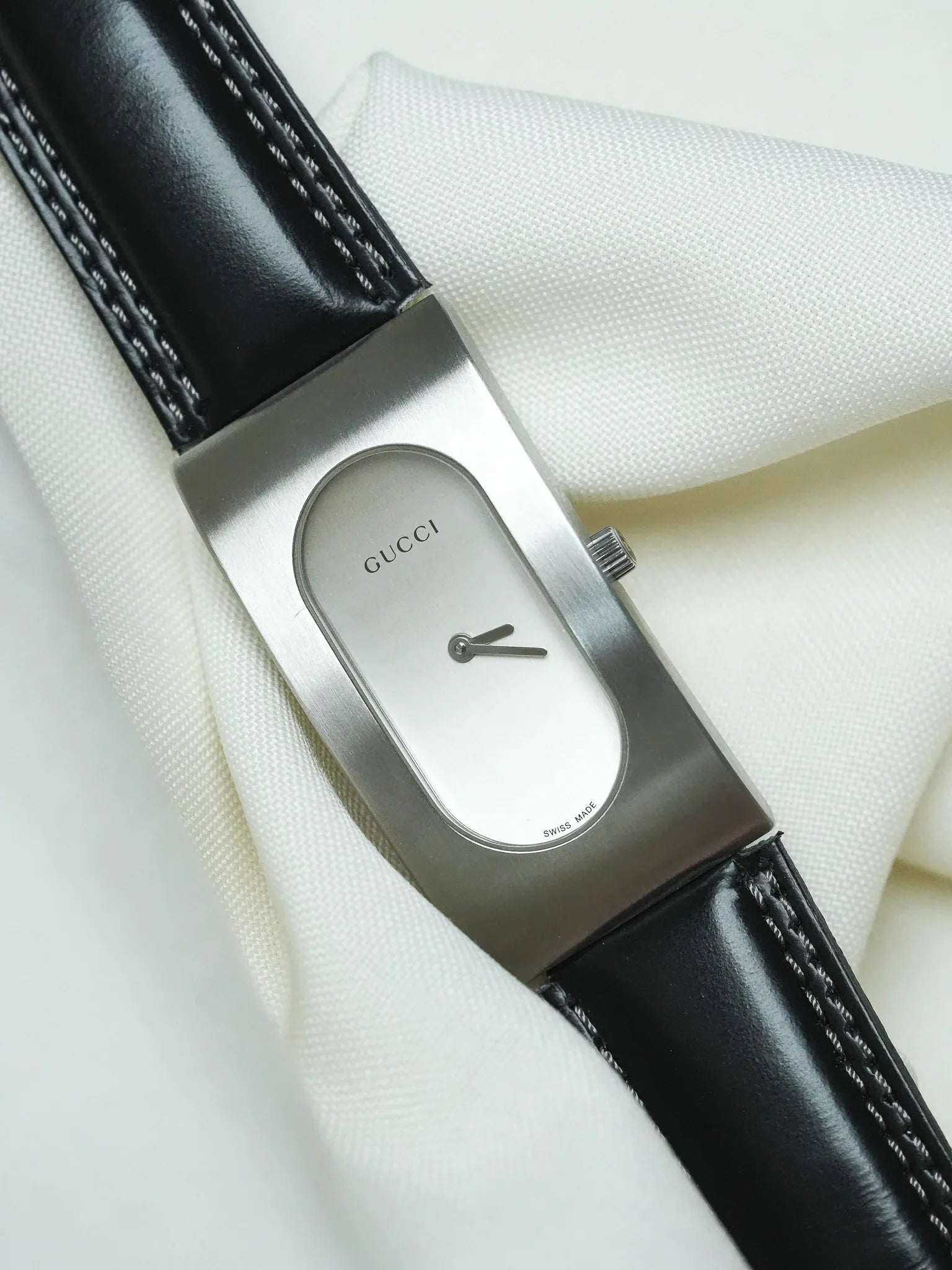 Montre Gucci 2400L Vintage (Années 2000) – Acier Brossé & Design Y2K - Atelier Victor
