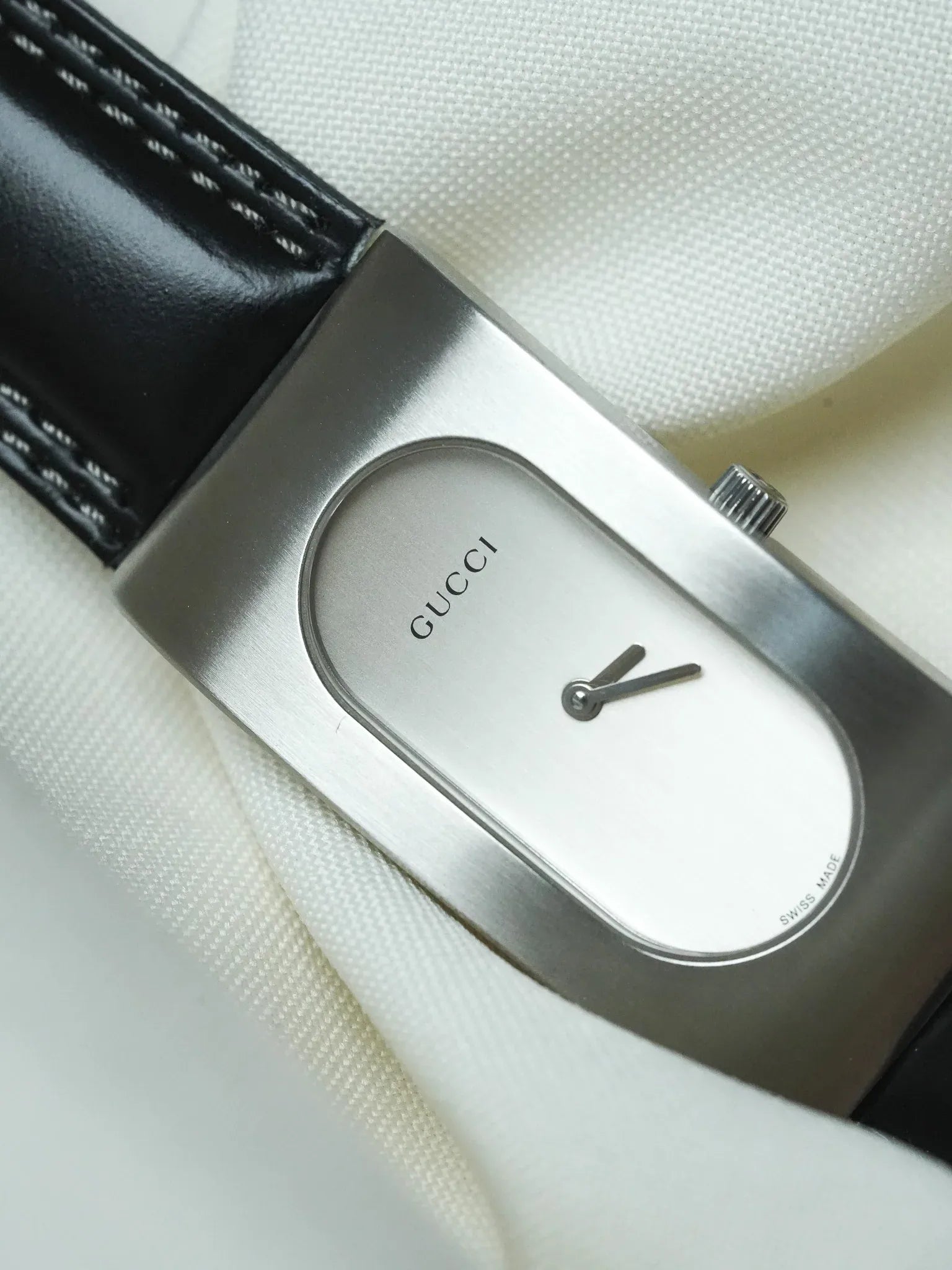 Montre Gucci 2400L Vintage (Années 2000) – Acier Brossé & Design Y2K - Atelier Victor