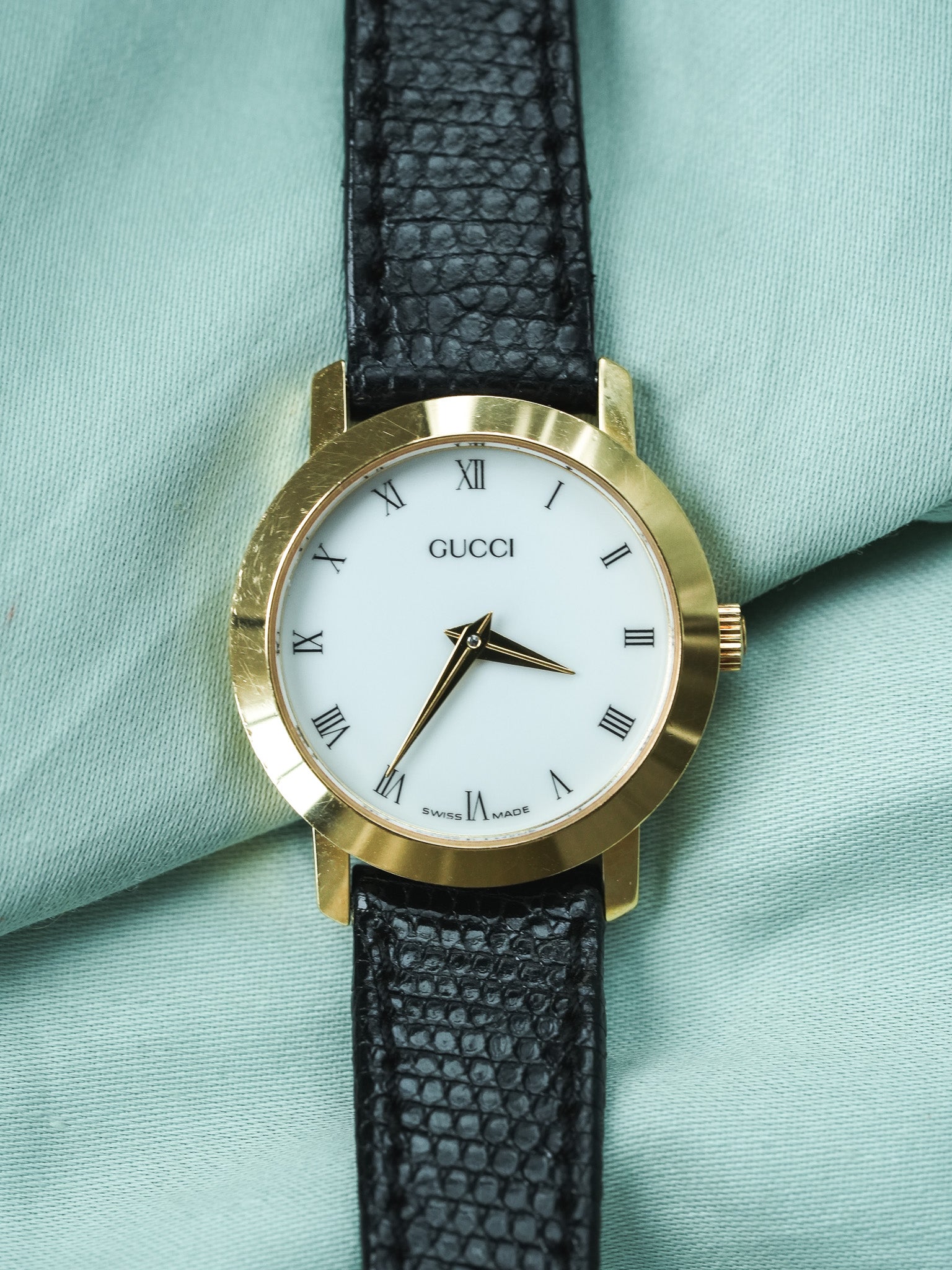 Vintage Gucci Watch (2000s) – Gold White Dial - Atelier Victor